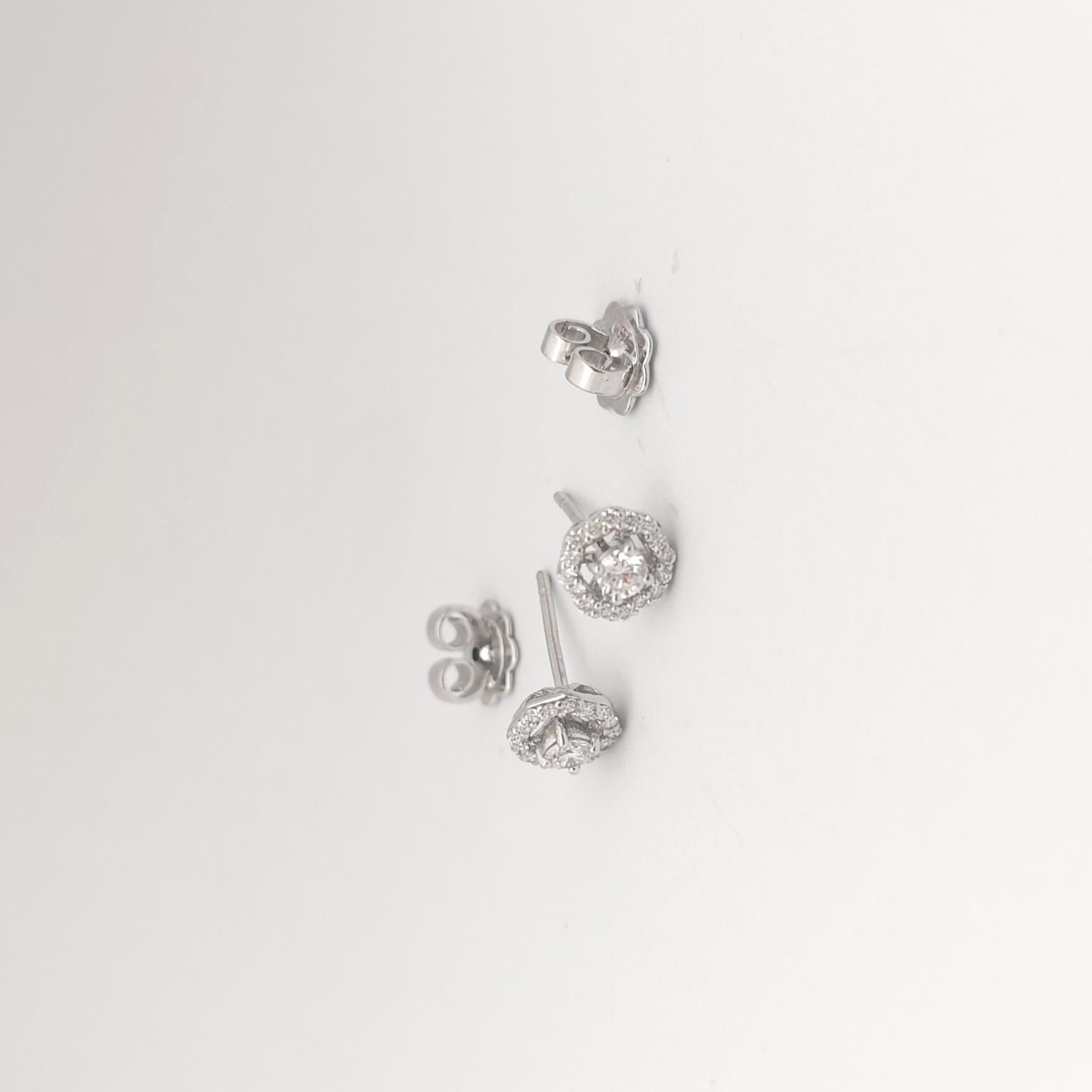 Diamond Earrings set in 18K White Gold Settings In New Condition For Sale In Bangkok, TH