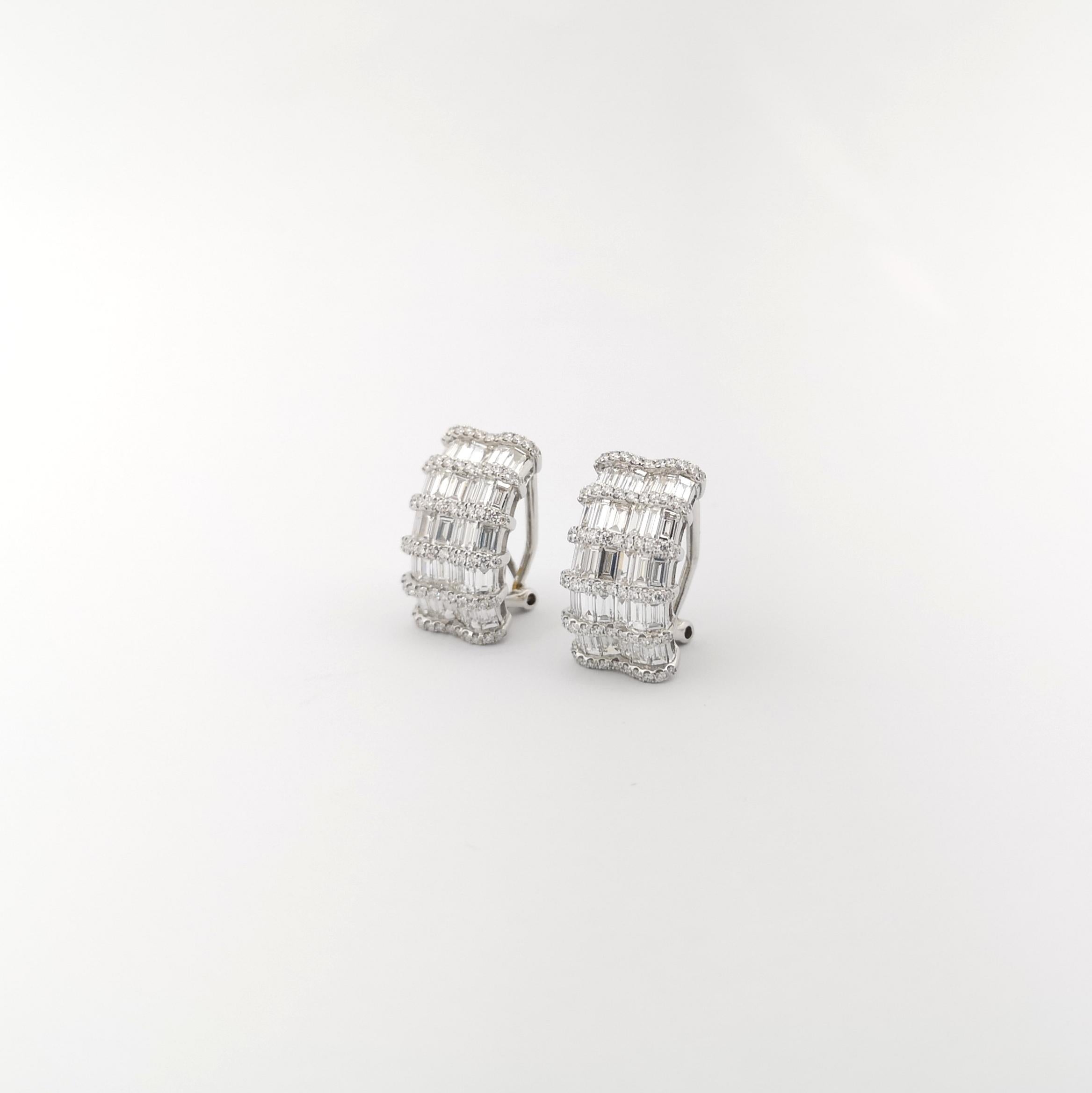 Women's Diamond Earrings set in 18K White Gold Settings For Sale