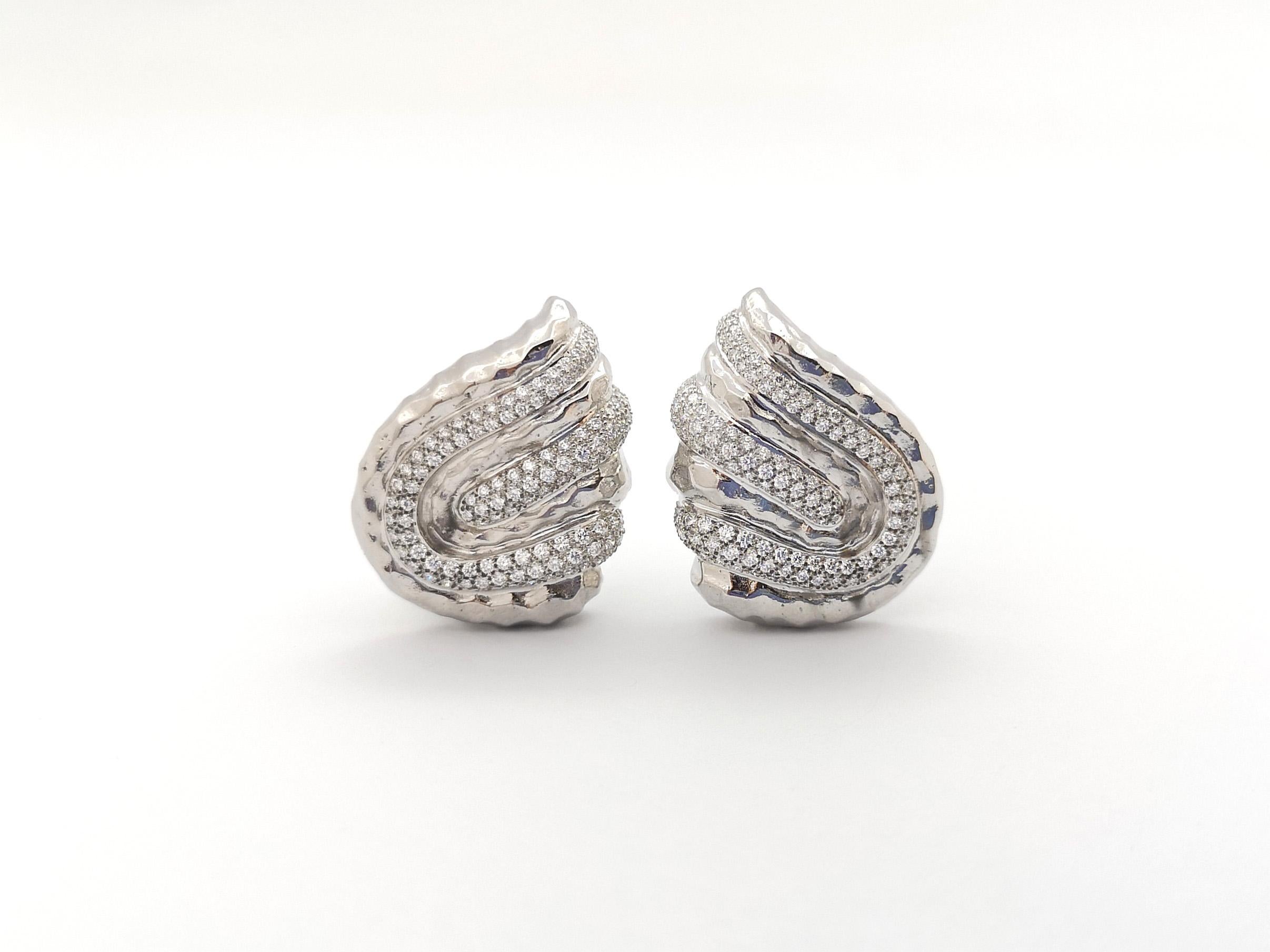 Diamond Earrings set in 18K White Gold Settings For Sale 1