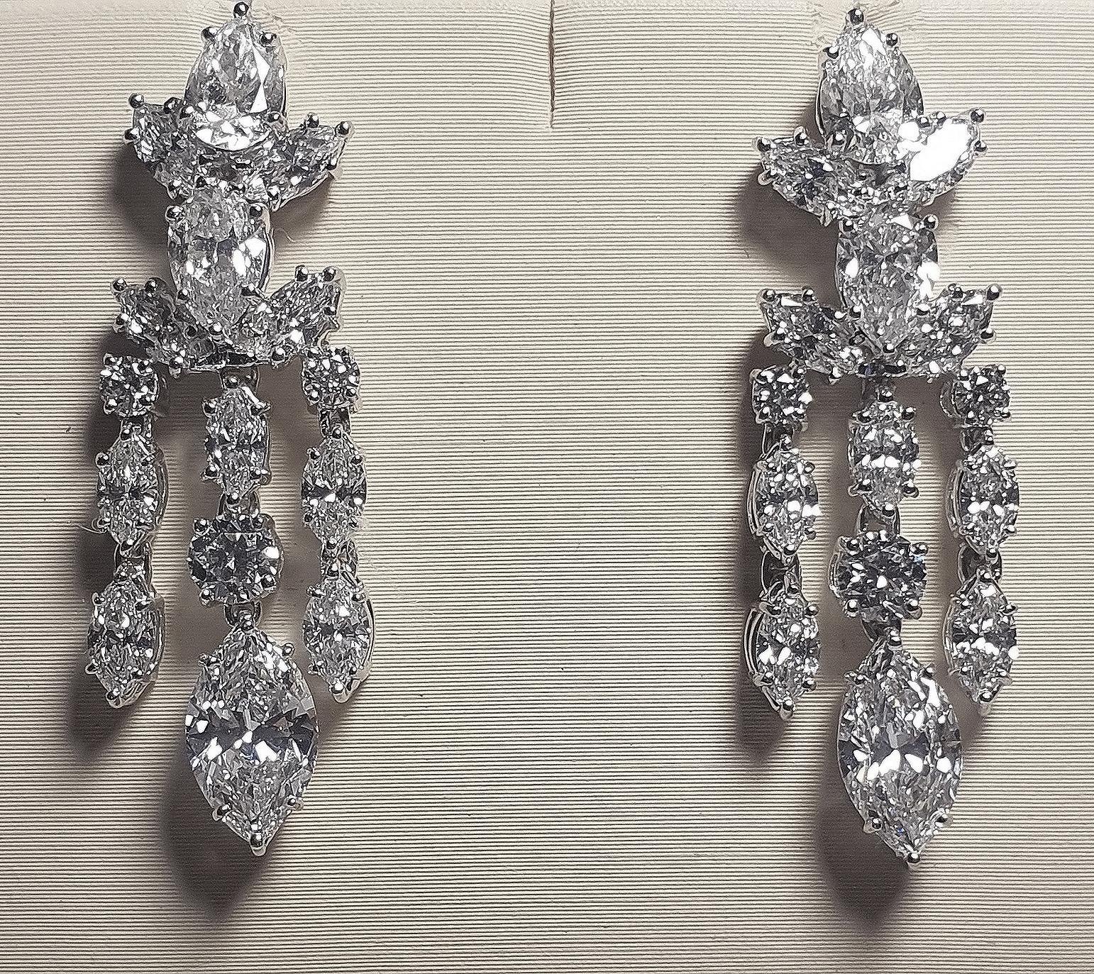 Orecchini con diamanti incastonati in oro bianco 18 carati in vendita 1