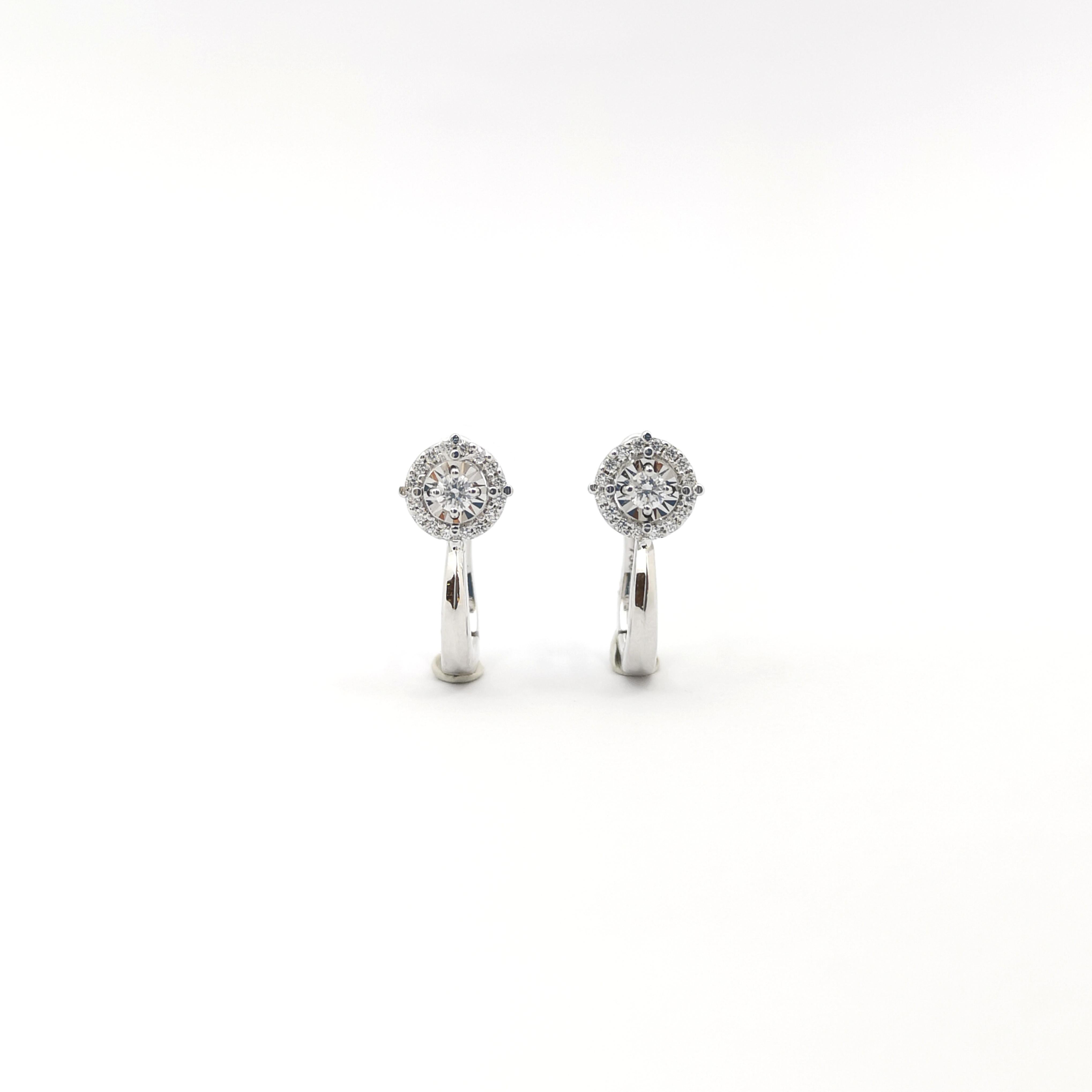 Diamond Earrings set in 18K White Gold Settings For Sale 2