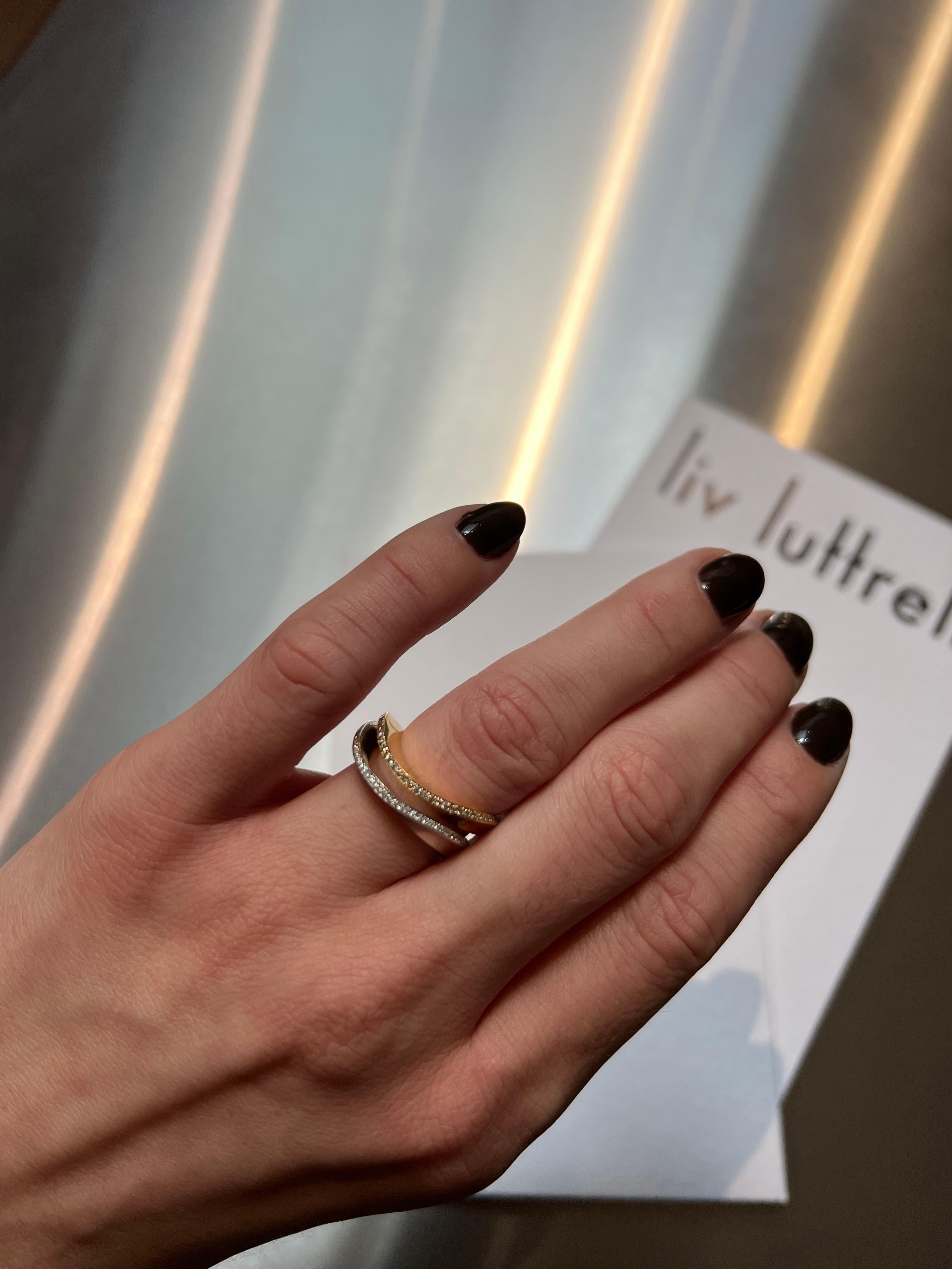 For Sale:   SCHIUMA RING Yellow gold with a warm-tone diamond edge by Liv Luttrell 11