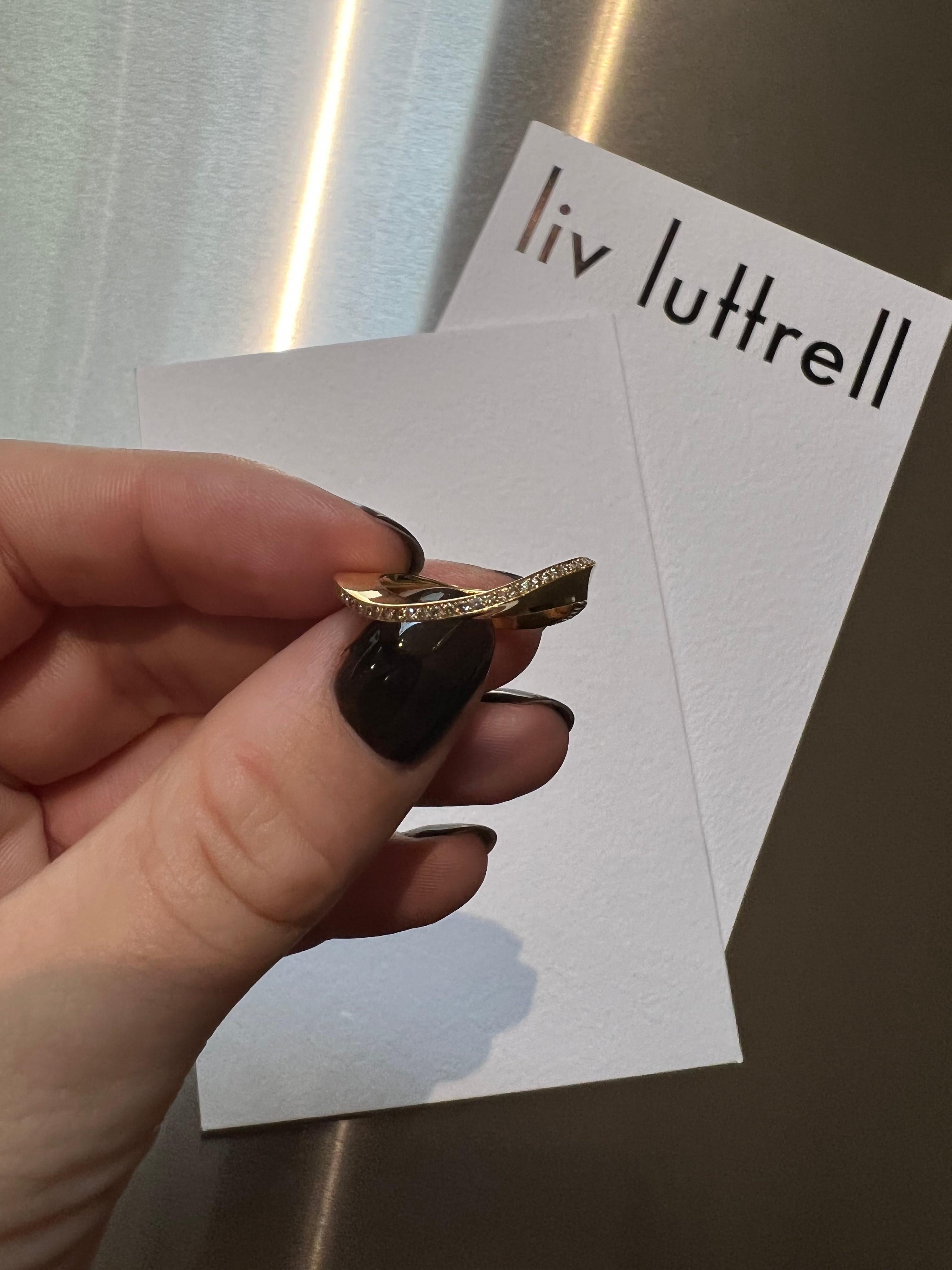 For Sale:   SCHIUMA RING Yellow gold with a warm-tone diamond edge by Liv Luttrell 5