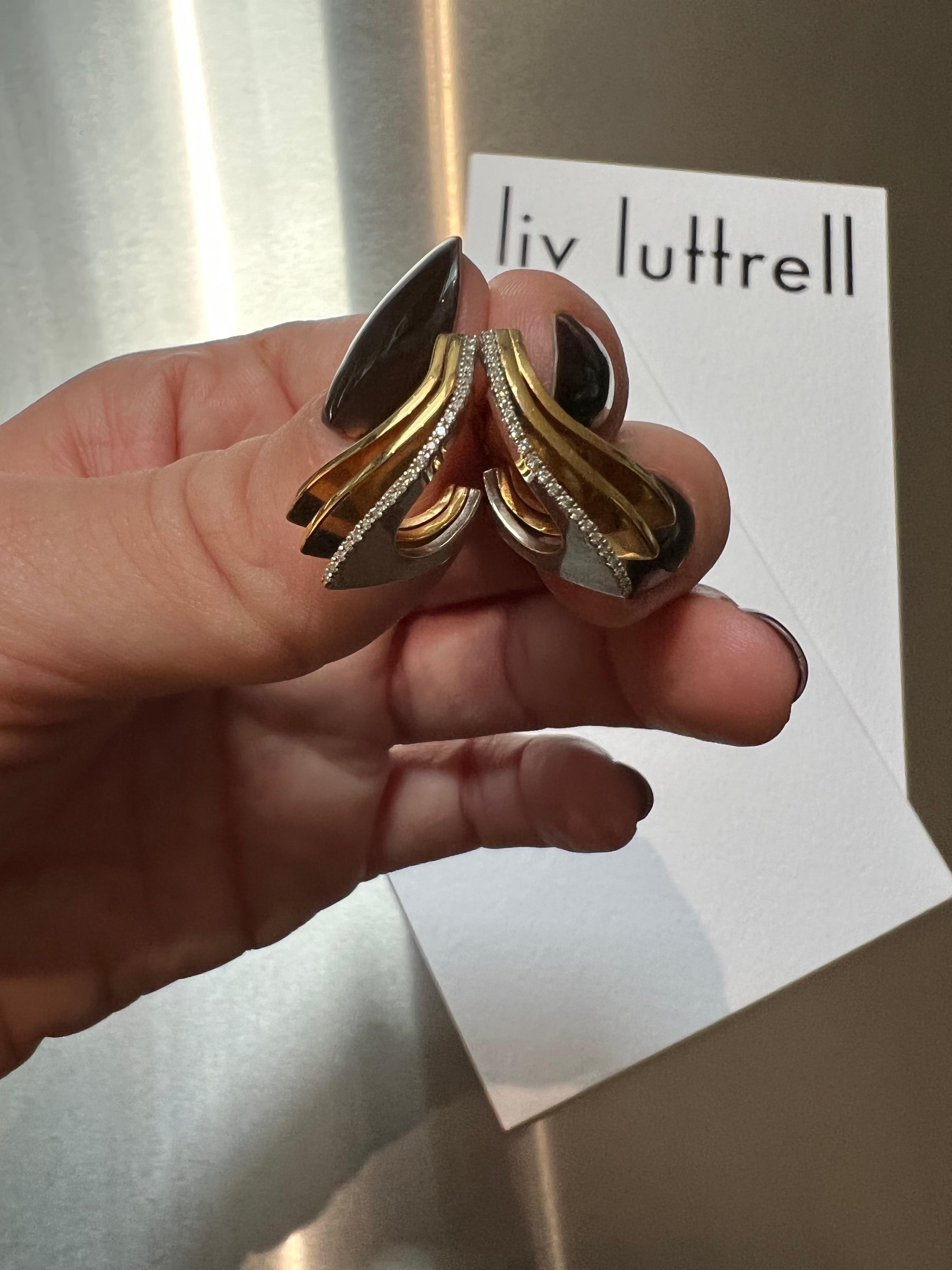 STRATA EARRINGS White and yellow gold with a single diamond edge by Liv Luttrell In New Condition For Sale In London, England