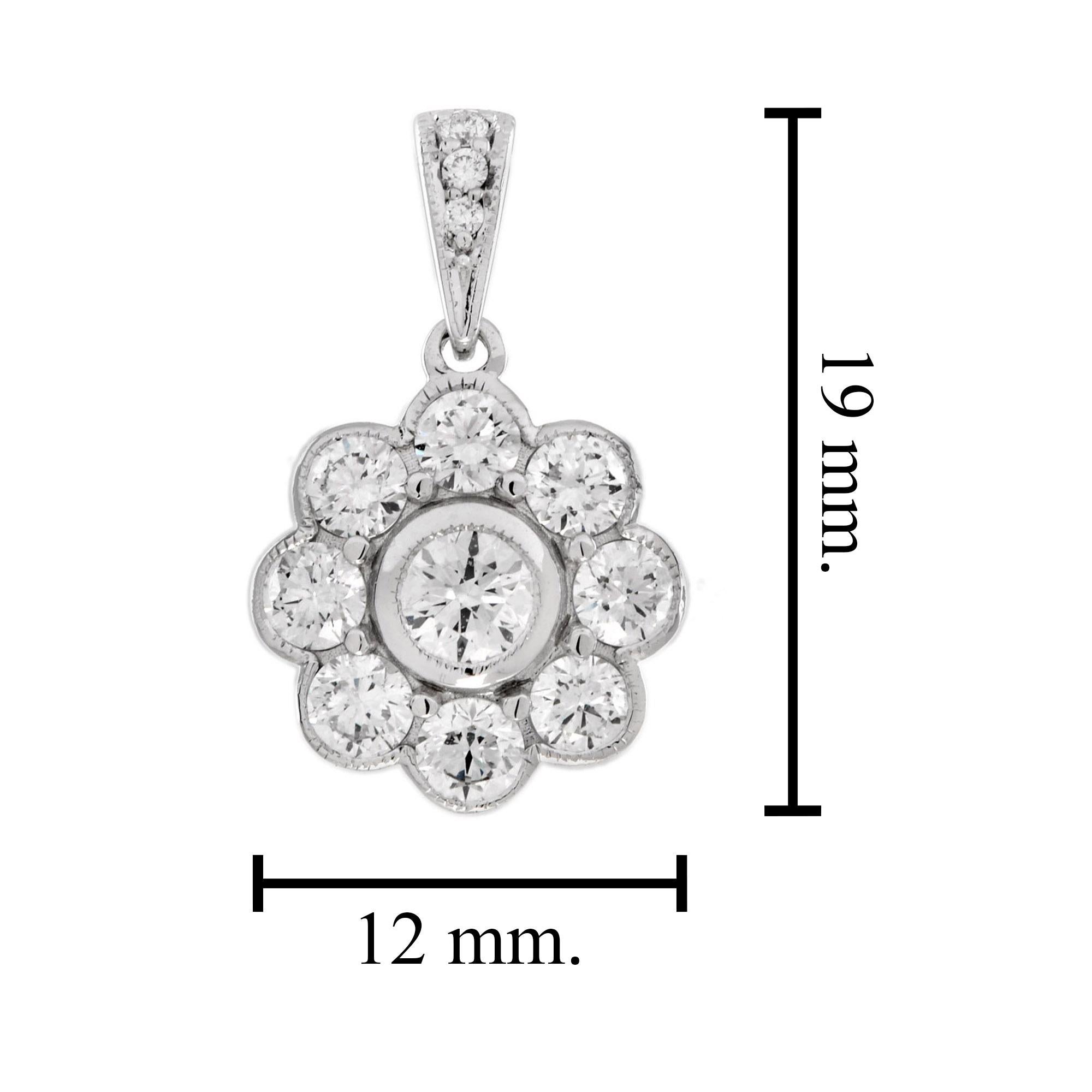 Taille ronde Pendentif en or blanc 14K serti d'un halo de diamants et d'une grappe florale de style édouardien en vente