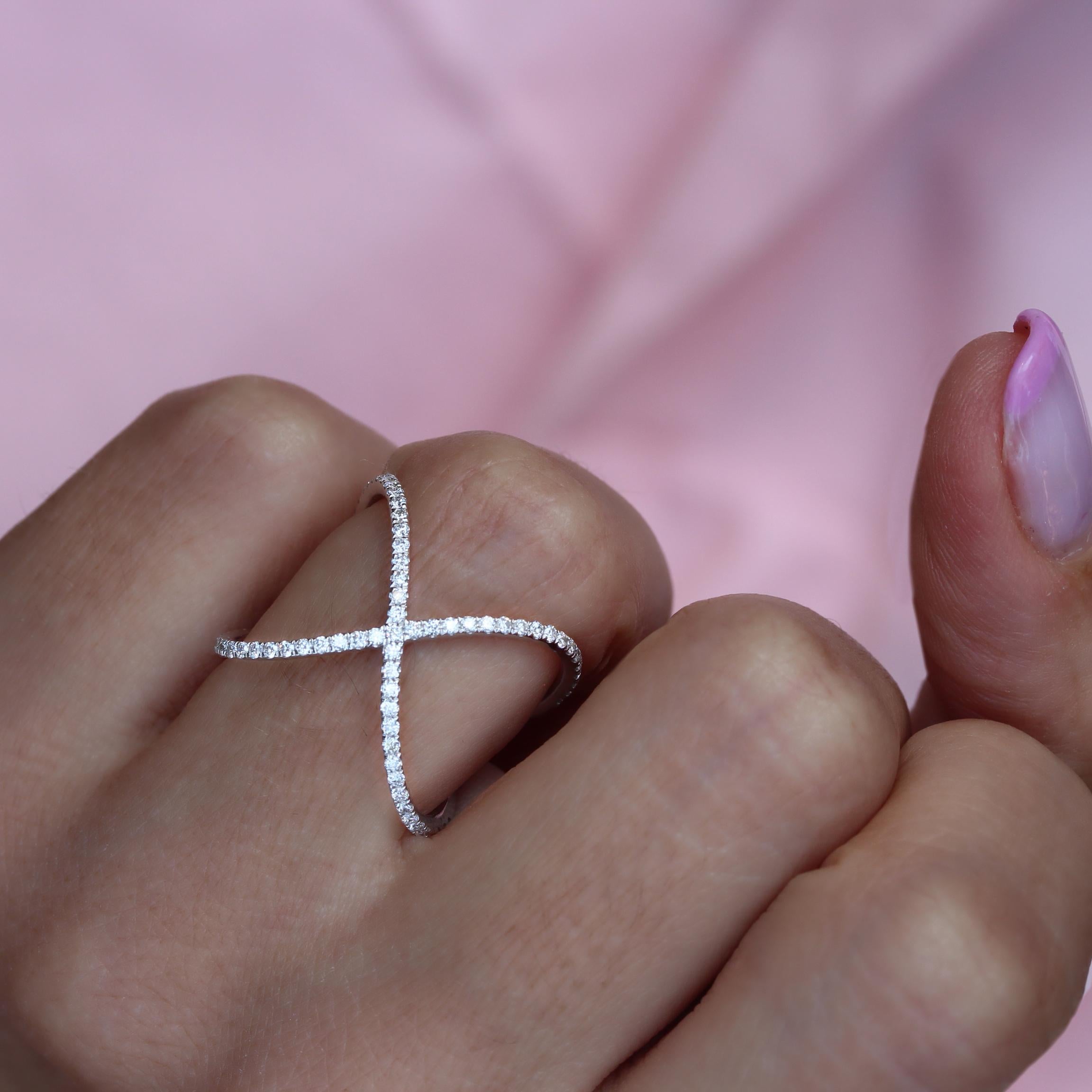 Diamond Elegant Wide X-Ring in white gold. Ready to ship.
Add a touch of sparkle with this chic and stylish cross diamond ring. The ring goes with any outfit - casual wear or evening wear.
Dainty and elegant.
Crafted with ethical, natural