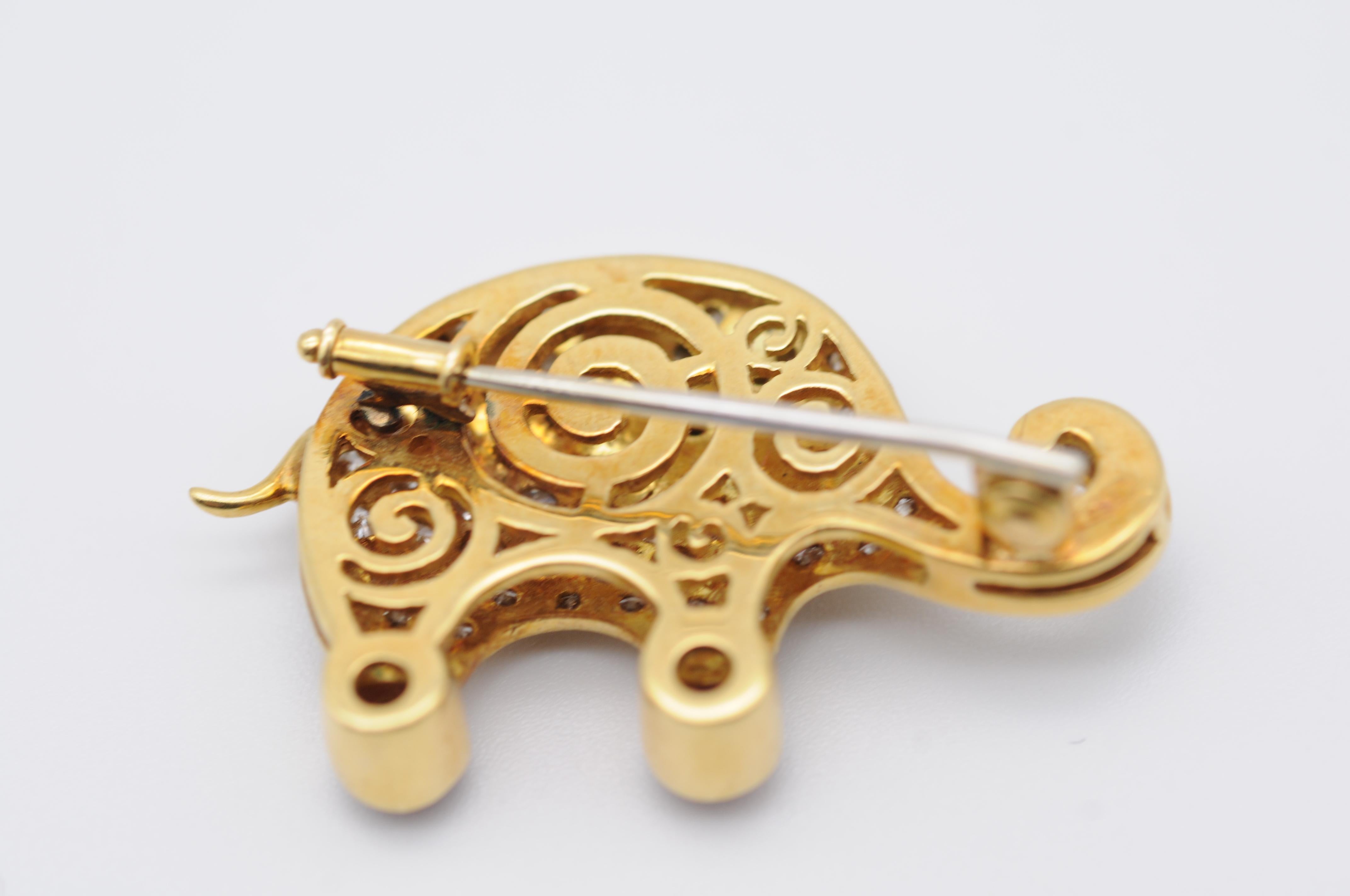  Diamond elephant Brooch 1.32 Carat WSI, 18K Yellow Gold  For Sale 9