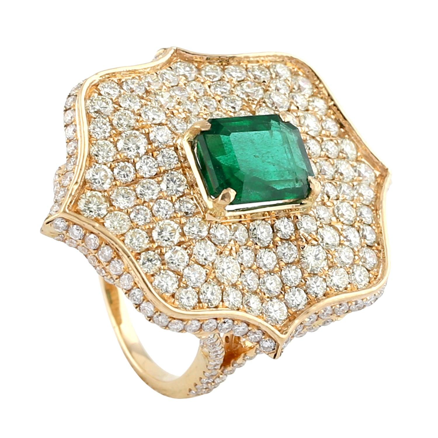 For Sale:  Diamond Emerald 14 Karat Gold Taj Ring 4