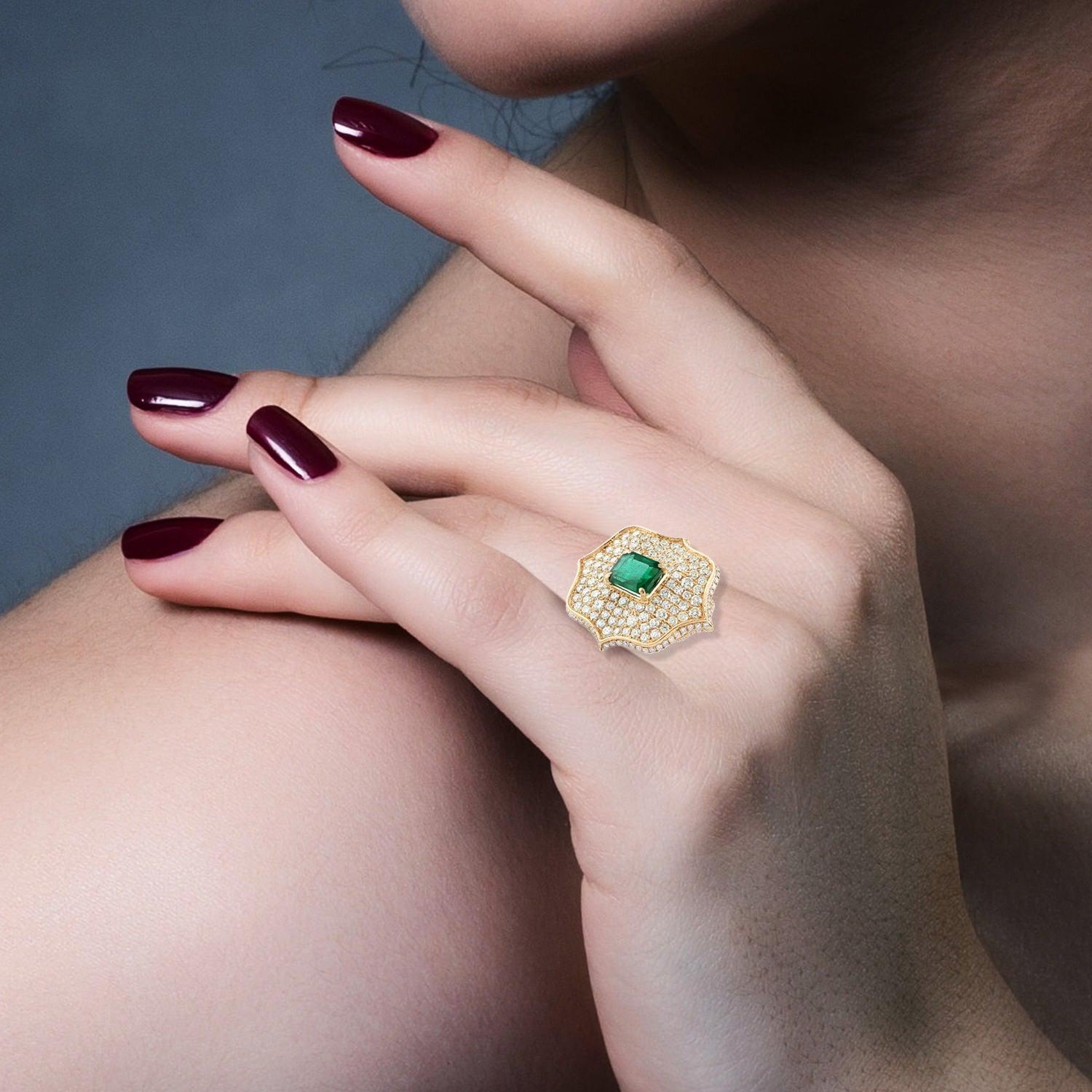 For Sale:  Diamond Emerald 14 Karat Gold Taj Ring 2