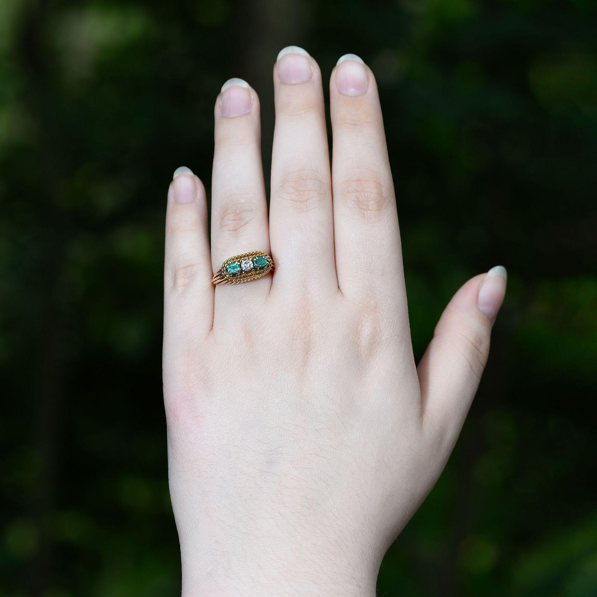Women's Diamond Emerald 18K Gold Ring For Sale