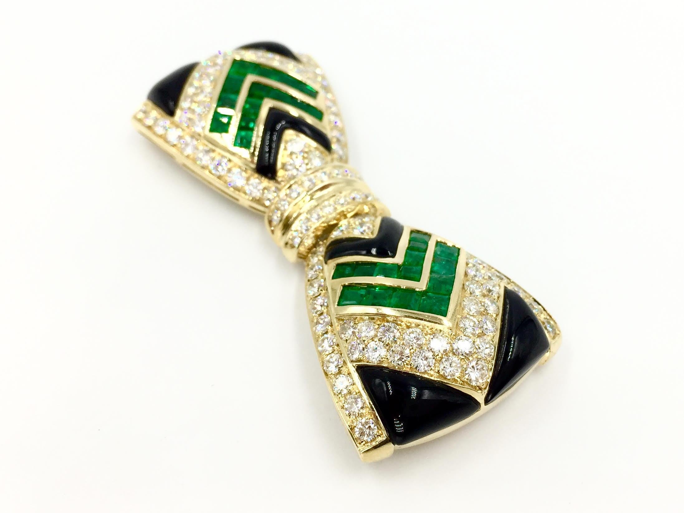 A gorgeous Art Deco inspired vintage 18 karat bow tie design brooch created by Italian fine jewelry designer, Giovane. Made with exceptional quality stones and incredible craftsmanship. Brooch features 4.45 carats of vivid channel set genuine