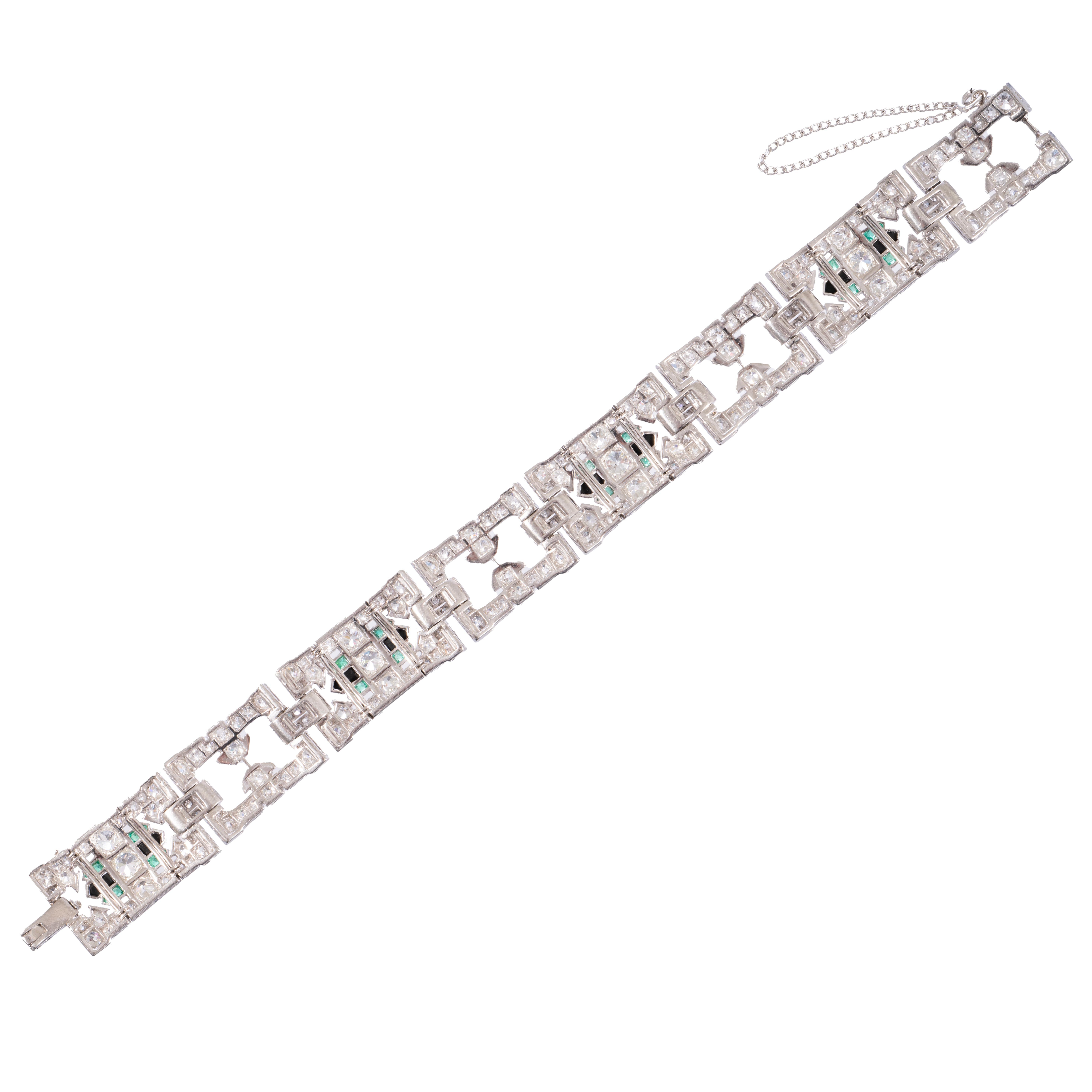 Art déco Bracelet en platine Art Déco avec diamants, émeraudes et onyx Circa 1930 en vente