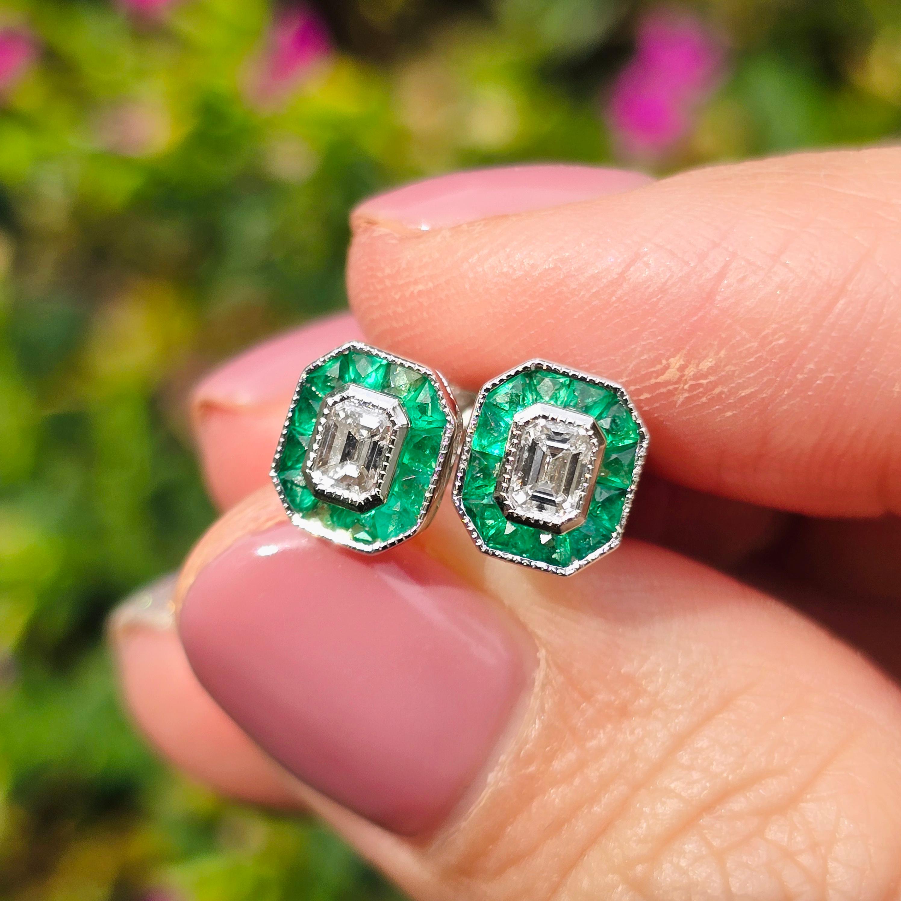 Taglio smeraldo Ciondolo e orecchini con diamante e smeraldo in stile Art Deco in oro 14K in vendita