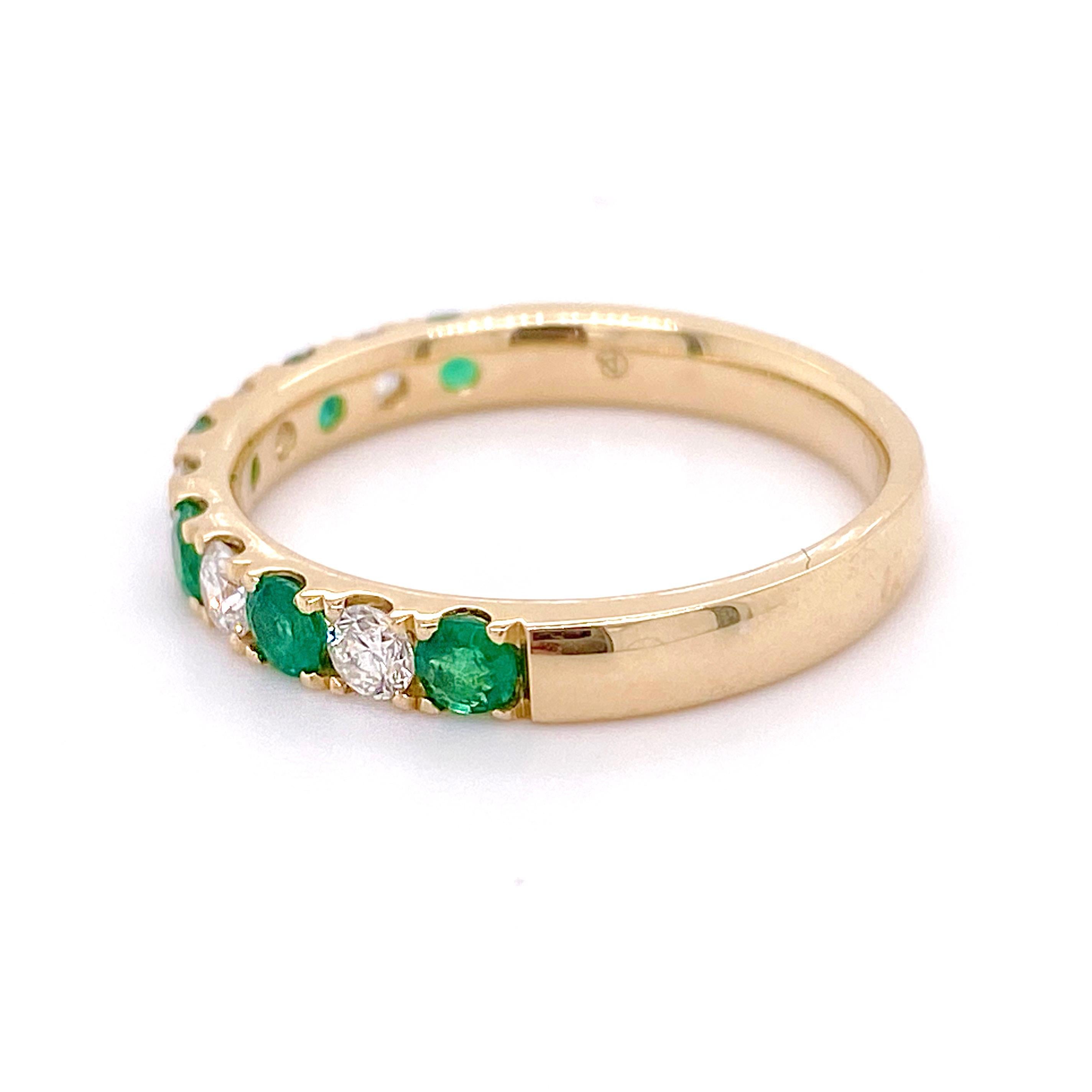emerald green engagement ring gold band