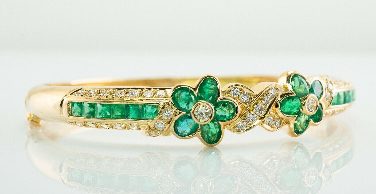 Diamant-Smaragd-Armband mit Blumenarmreif aus 18 Karat Gold (Ovalschliff) im Angebot