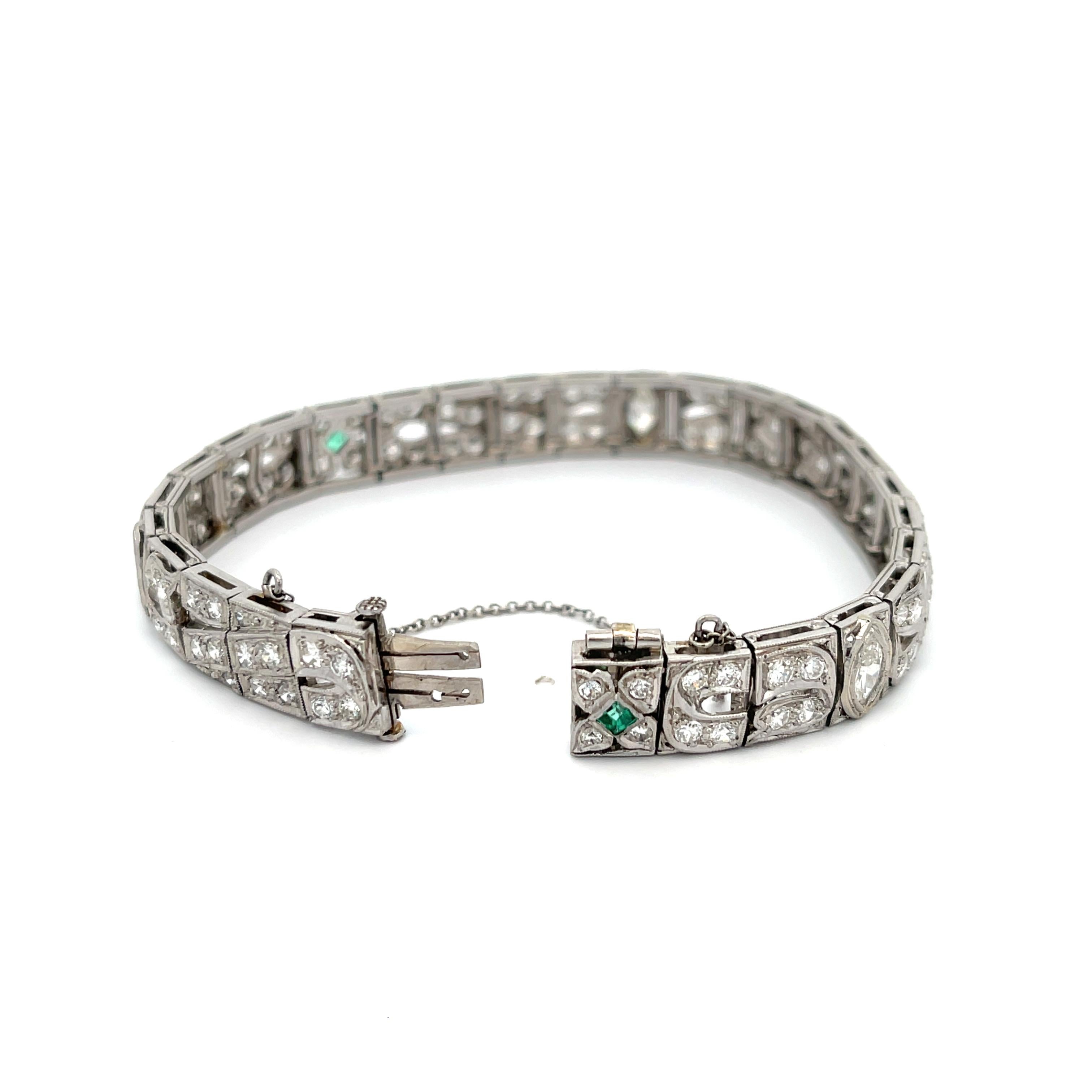 Diamond & Emerald Bracelet in Platinum In Excellent Condition For Sale In Dallas, TX