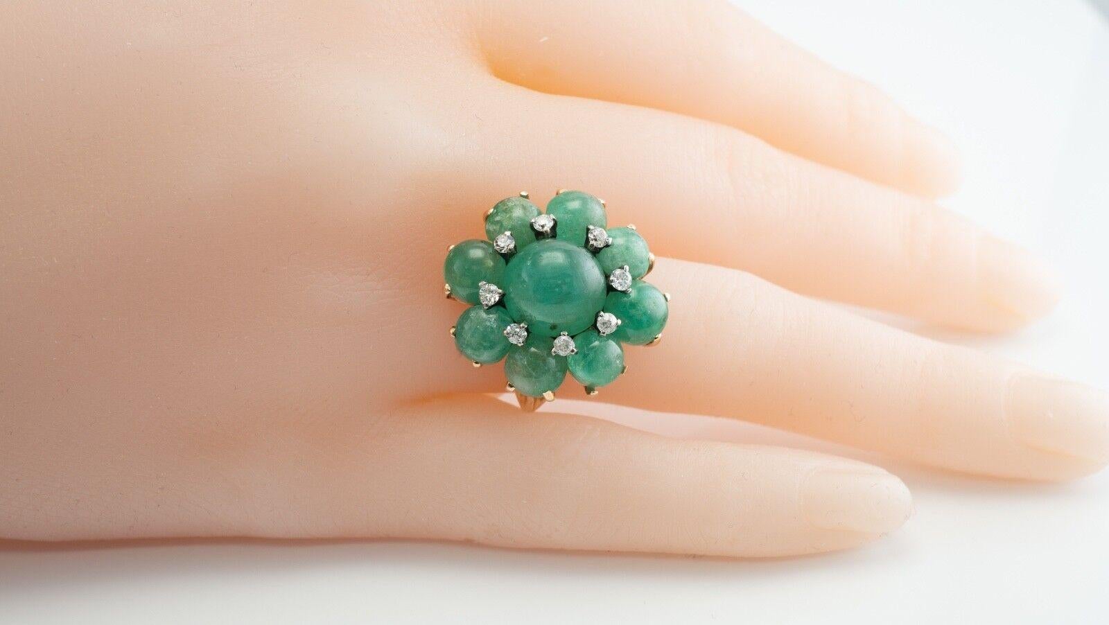 Bague fleur vintage en or 14 carats avec diamants et émeraudes cabochons en vente 3