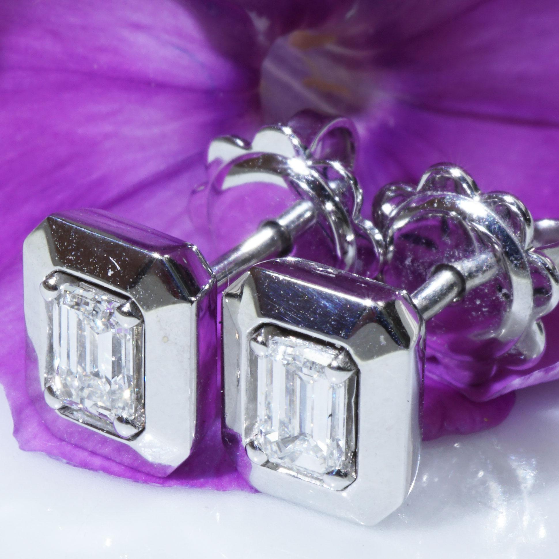 Taille émeraude Clous d'oreilles en diamants taille émeraude totalisant 0,40 ct TW VS fabriqués en Italie en vente