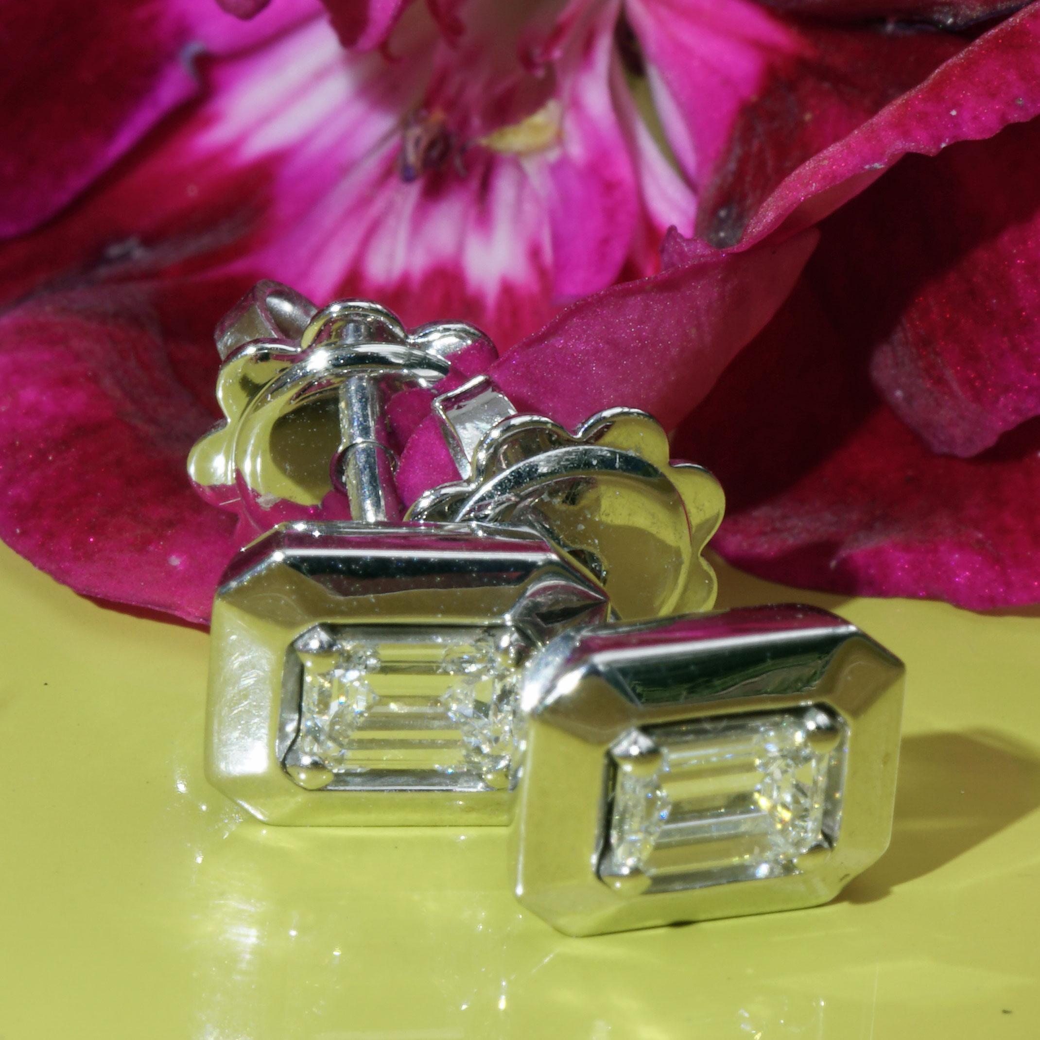 Diamond Emerald Cut Ear Studs Earrings total 0.40 ct TW VS made in Italy Great For Sale 2