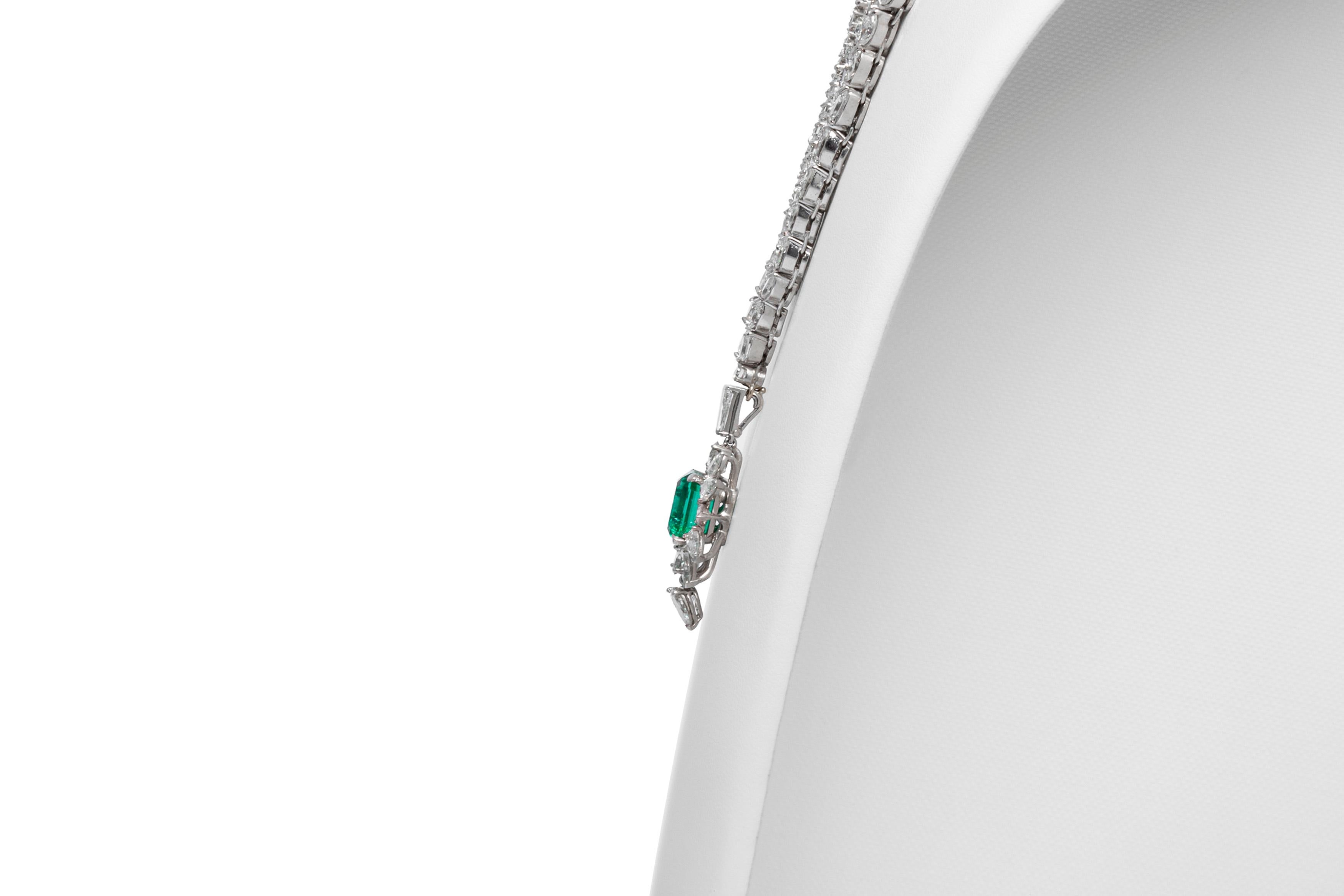 Necklace, finely crafted in platinum with diamonds weighing approximately a total of 22.00 carat and with an emerald drop weighing approximately a total of 5.00 carat and diamonds. Circa 1940's.