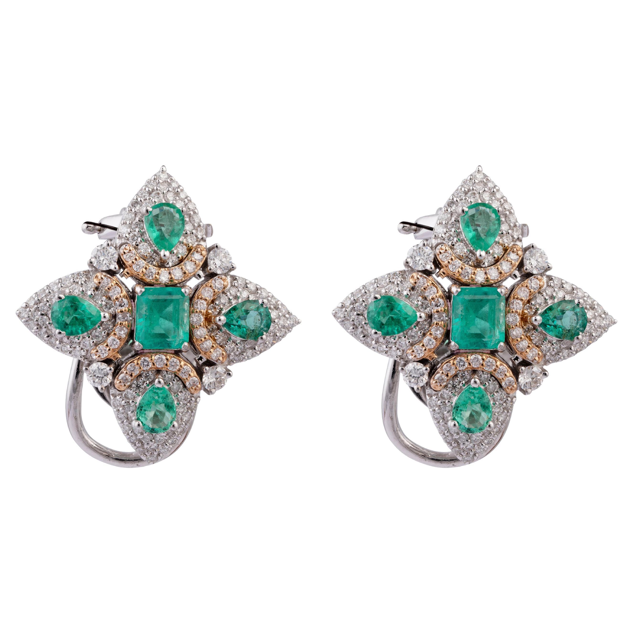 Natural Emerald Diamond Earring in 18k Gold For Sale at 1stDibs