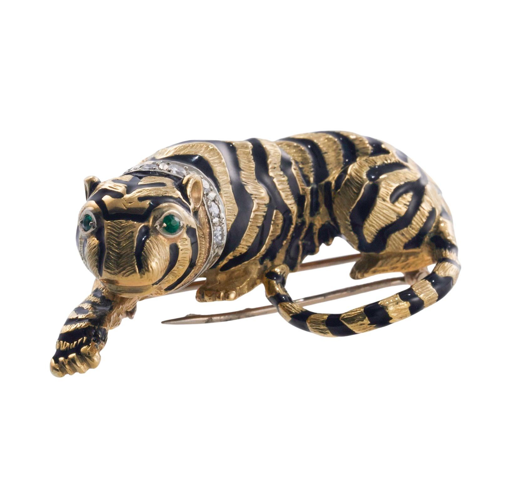 Diamond Emerald Enamel Gold Crouching Tiger Brooch In Excellent Condition For Sale In New York, NY