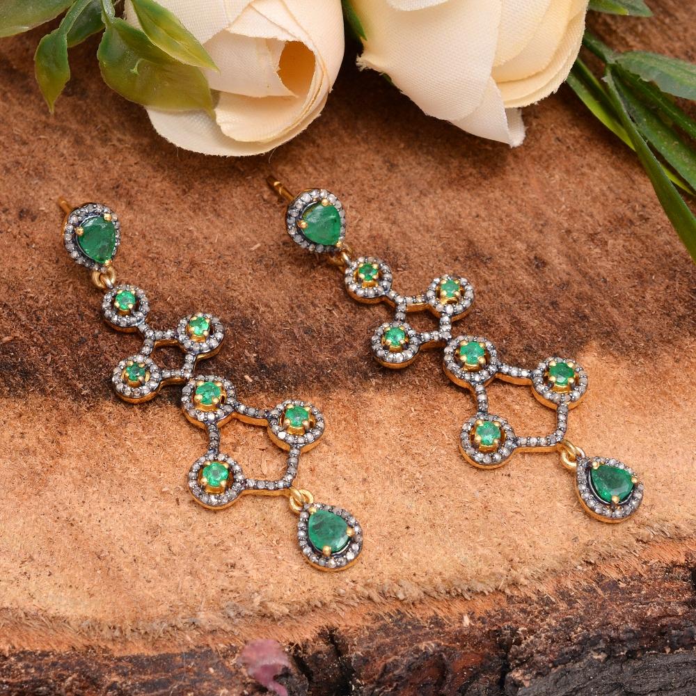Diamond Emerald Gold and 925 sterling Silver Earring In New Condition In jaipur, IN