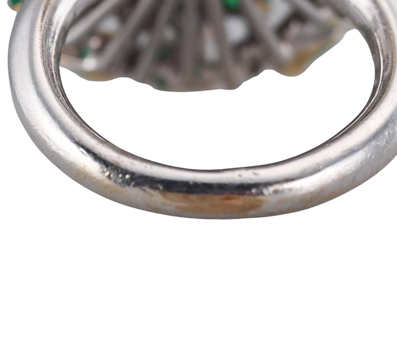 Anello cocktail in oro con diamante e smeraldo in vendita 1