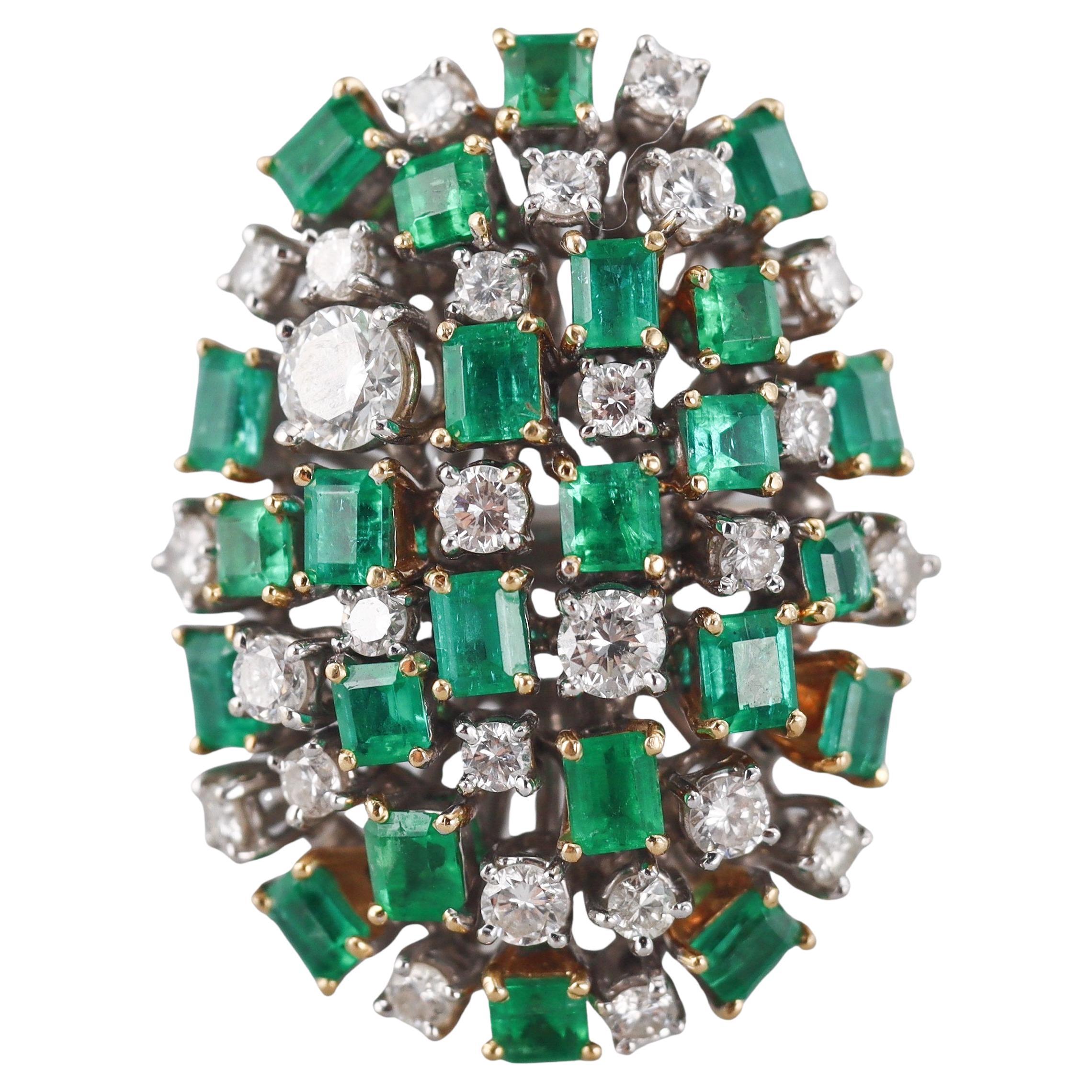 Anello cocktail in oro con diamante e smeraldo