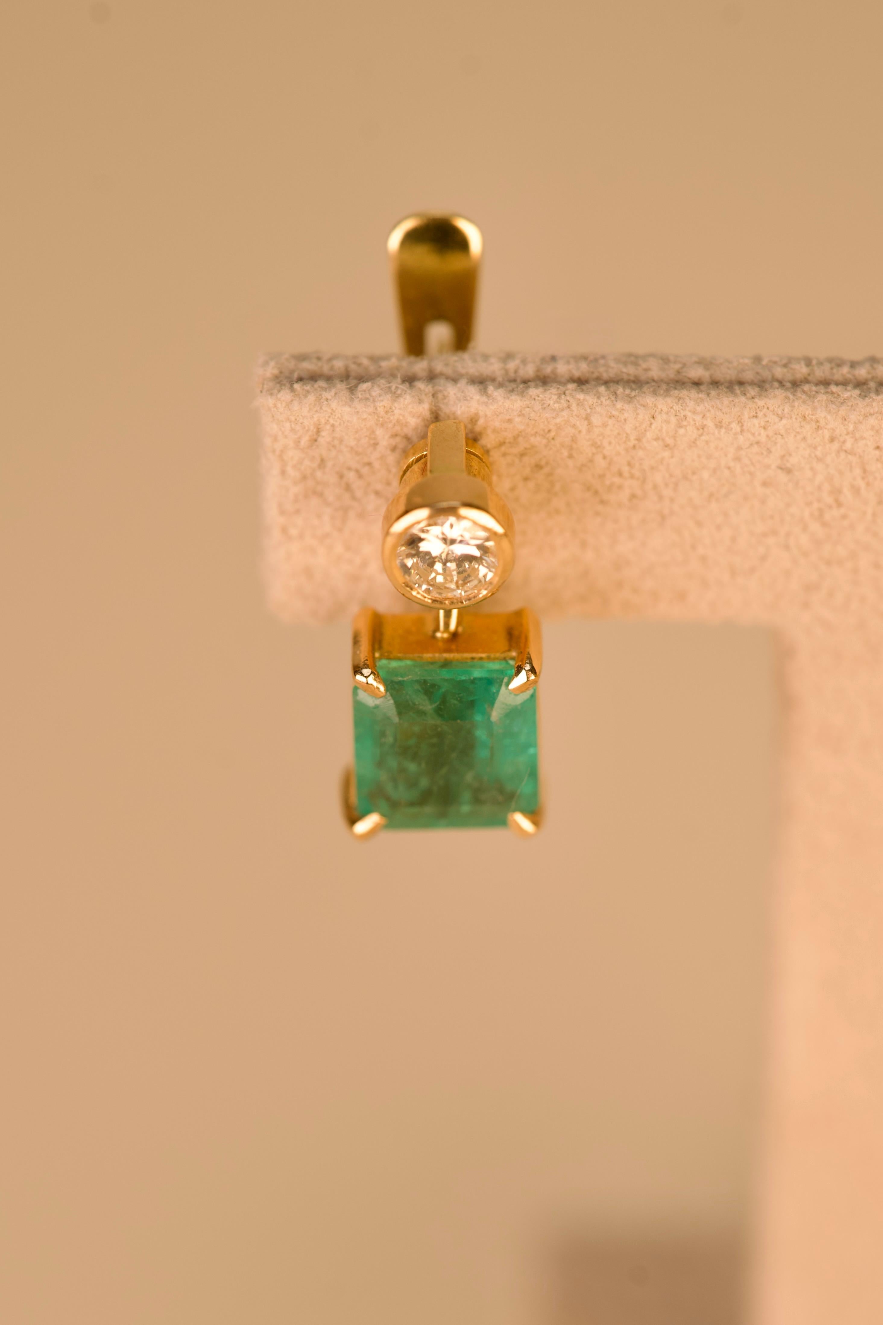 Orecchini in oro con diamante e smeraldo In condizioni buone in vendita a Lisboa, PT