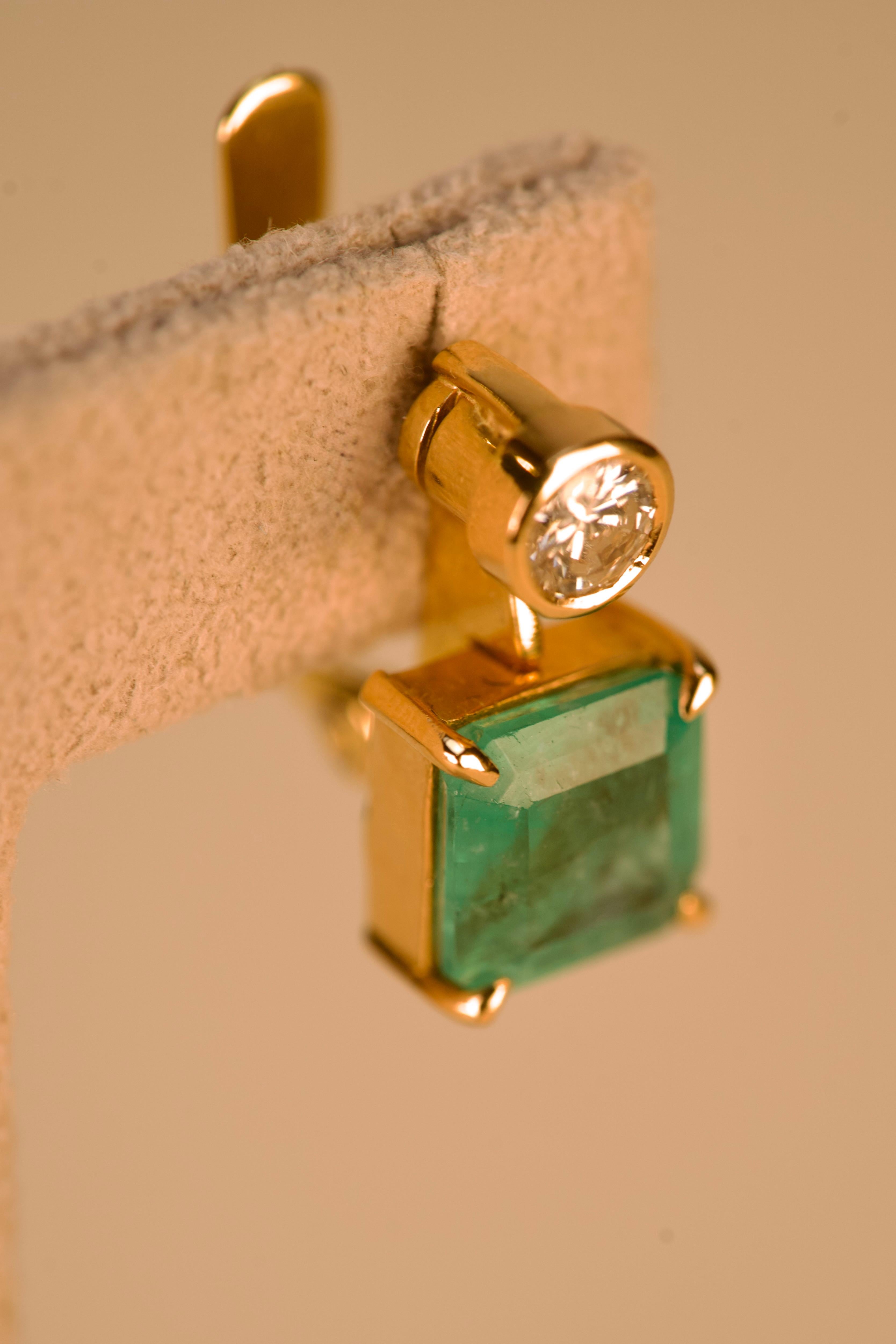 Orecchini in oro con diamante e smeraldo in vendita 2