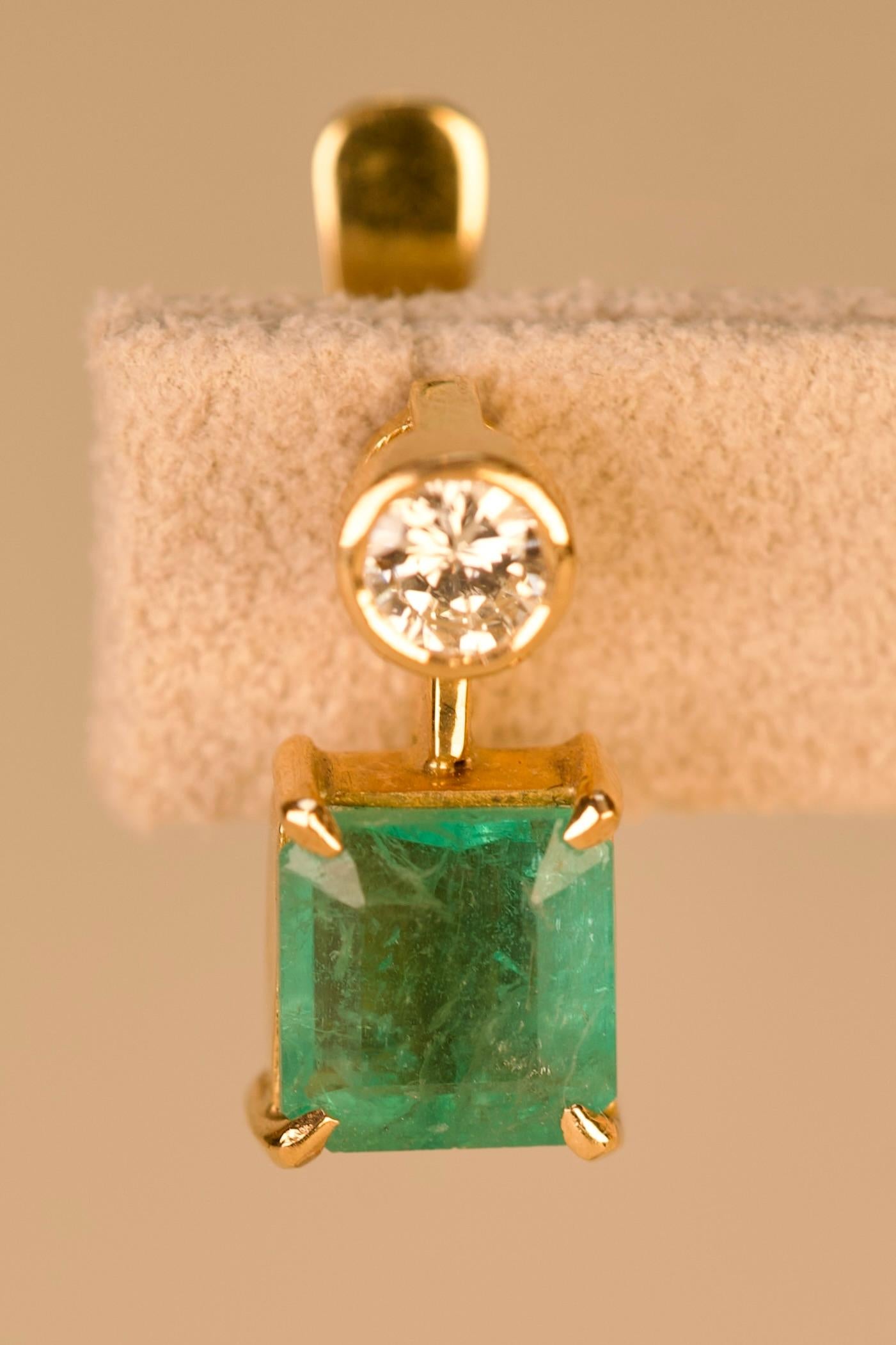 Orecchini in oro con diamante e smeraldo in vendita 3