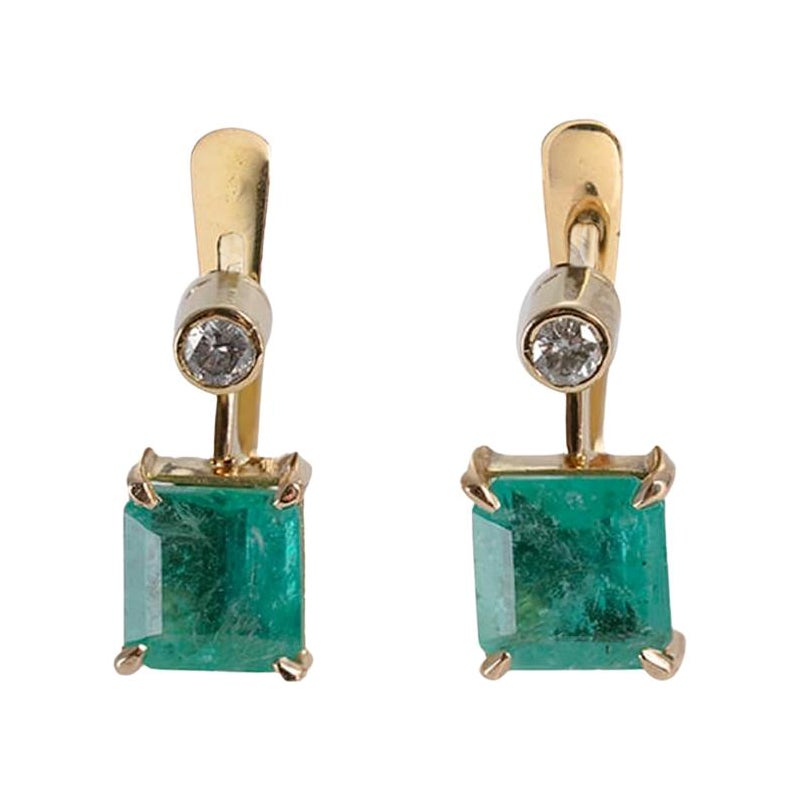 Orecchini in oro con diamante e smeraldo in vendita