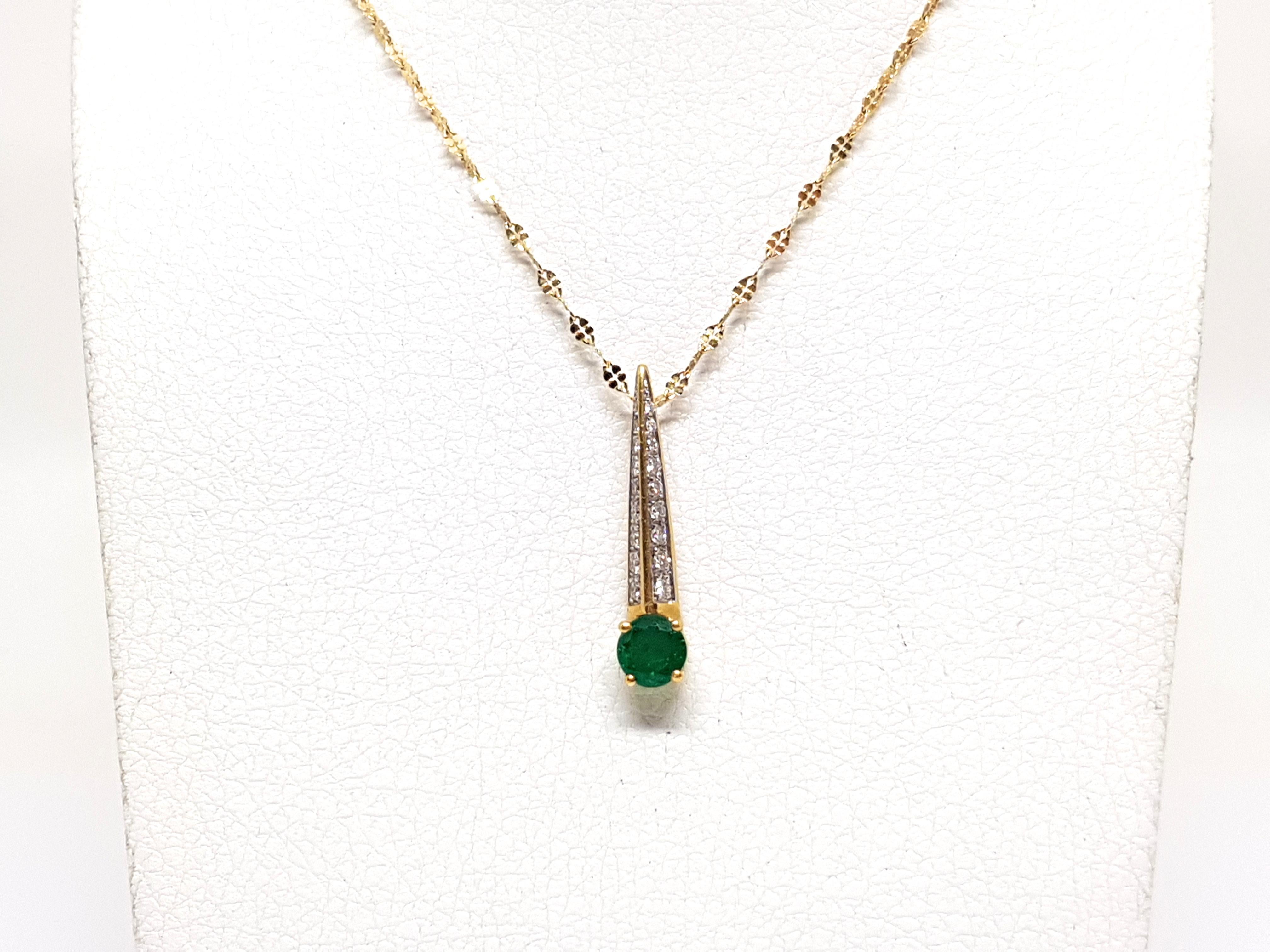 Round Cut Diamond Emerald Gold Necklace Pendant