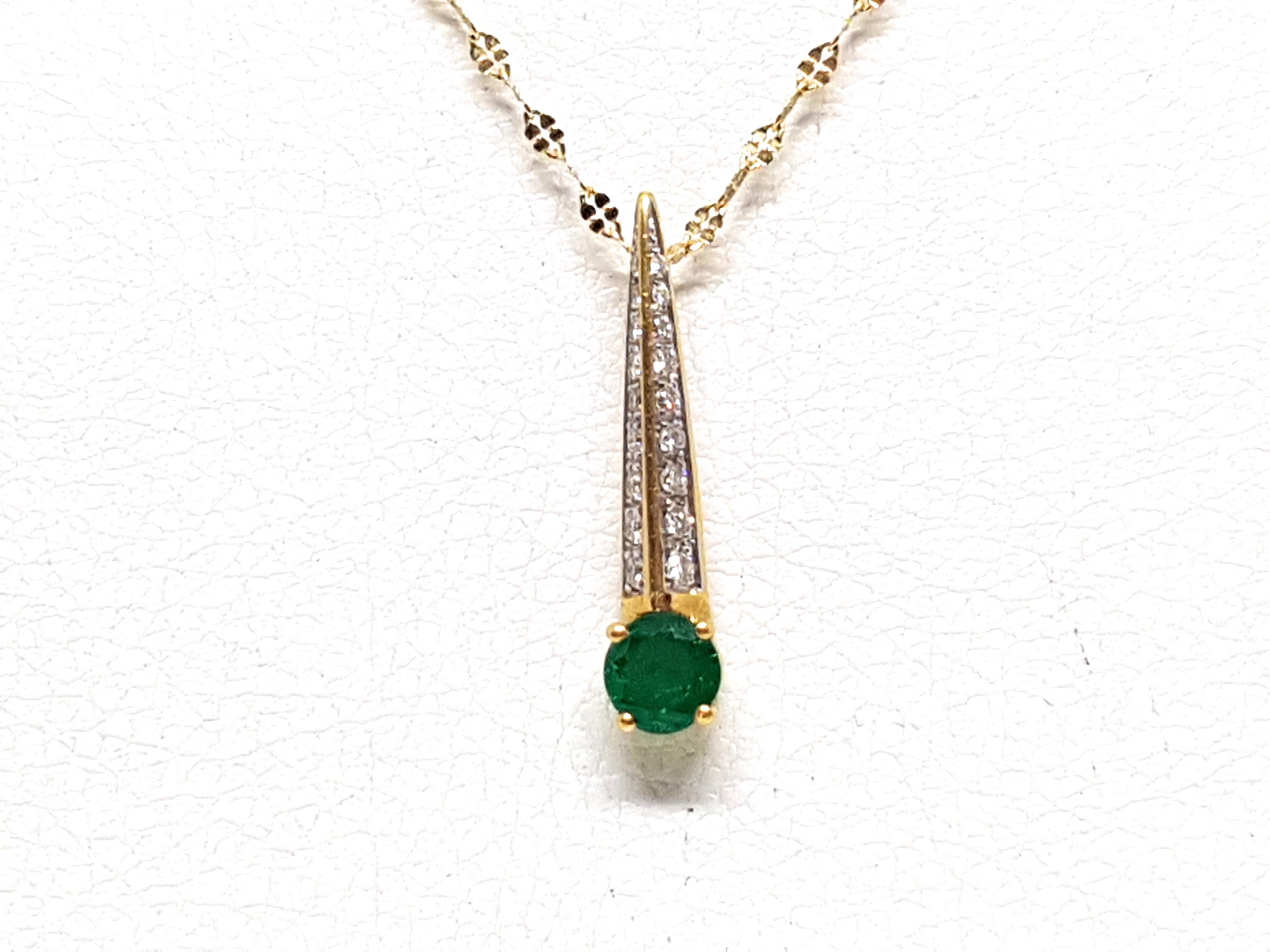Diamond Emerald Gold Necklace Pendant In New Condition In Antwerp, BE