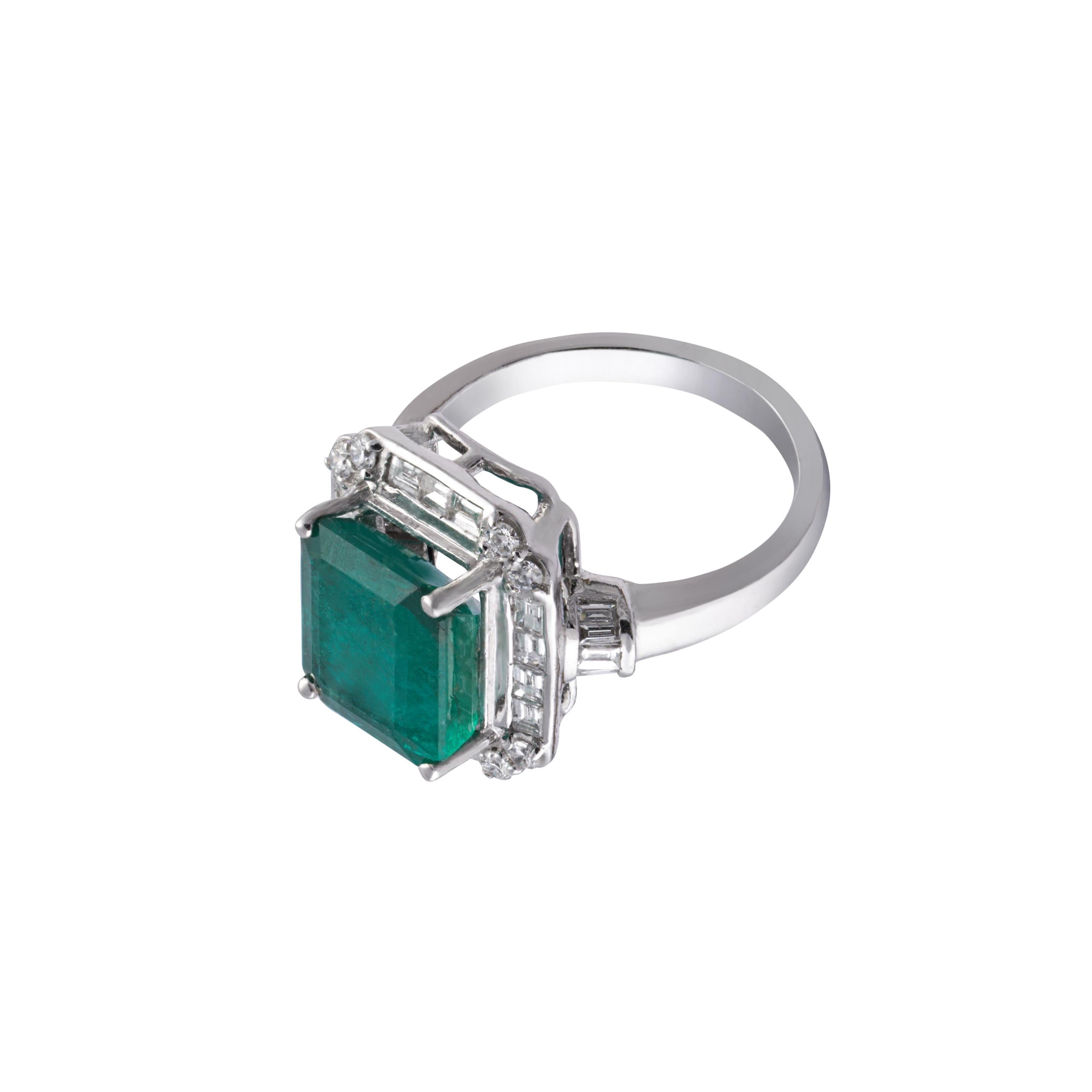 Diamond emerald 18k gold ring 