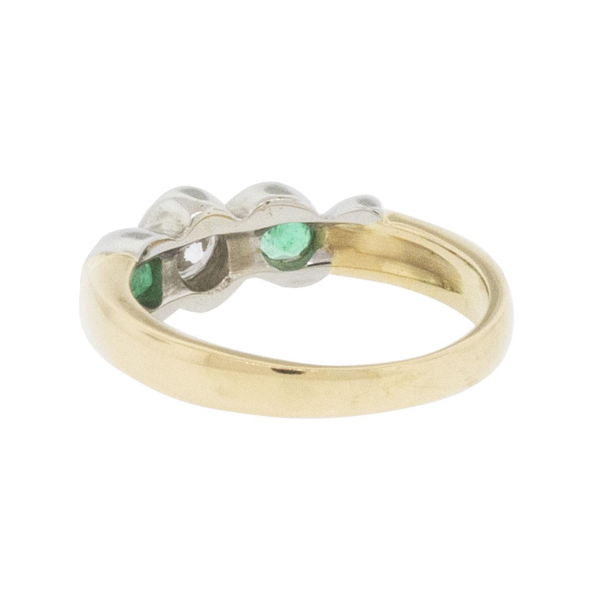 Diamond & Emerald Ladies Ring 18 Karat  For Sale 1