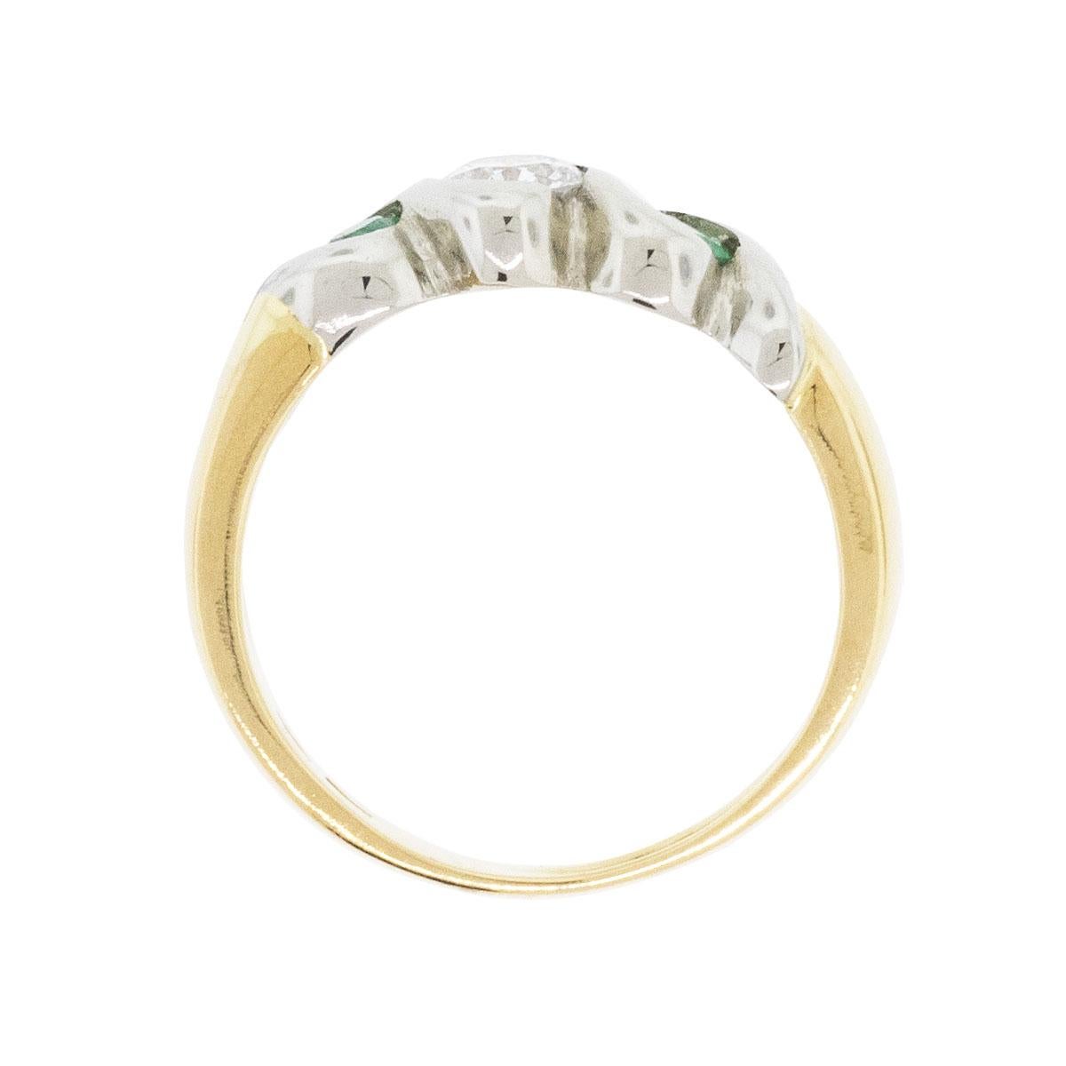 Diamond & Emerald Ladies Ring 18 Karat  For Sale 2