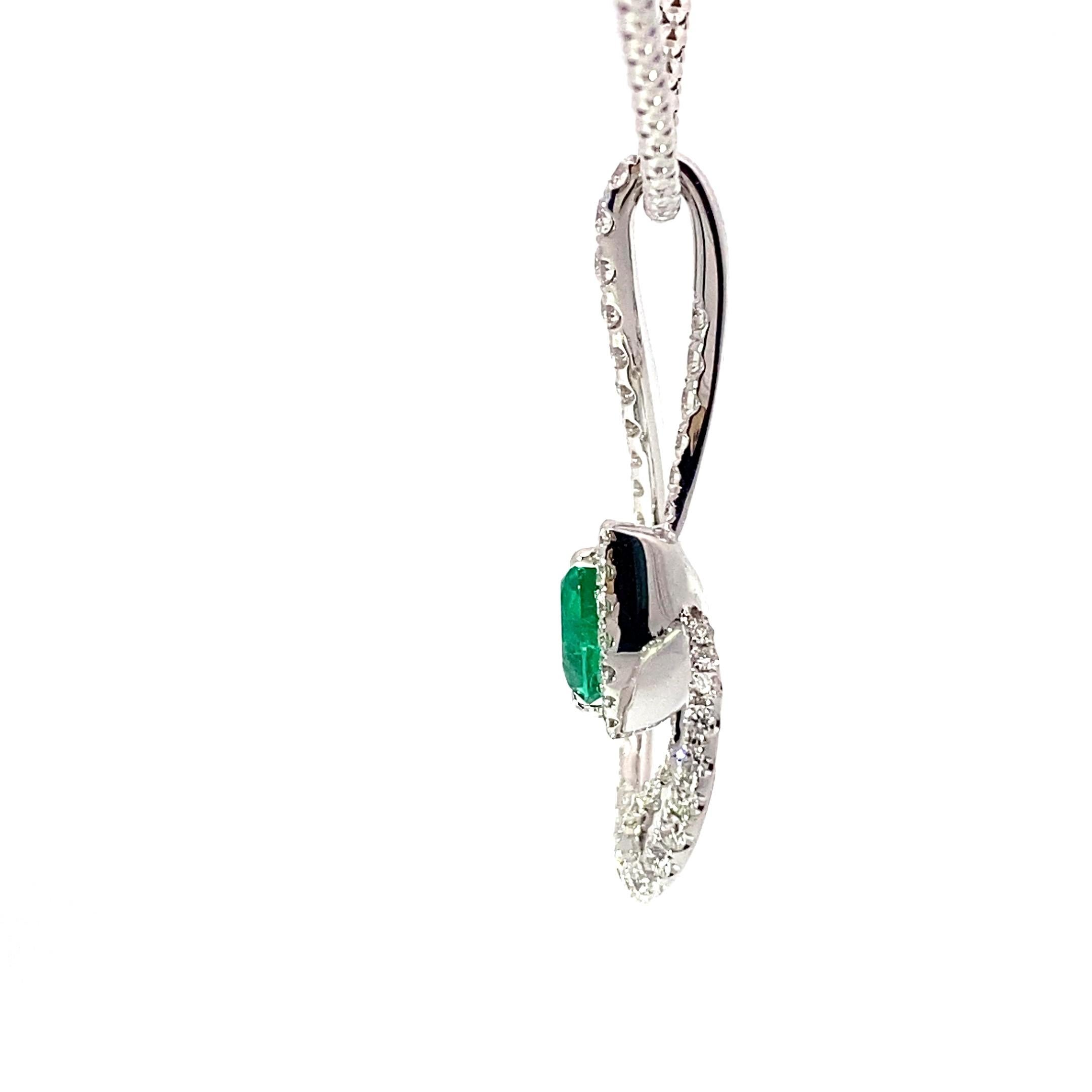 Moderno Collana con diamanti e smeraldi 18 kt Greene & Greene, colore verde smeraldo brillante in vendita