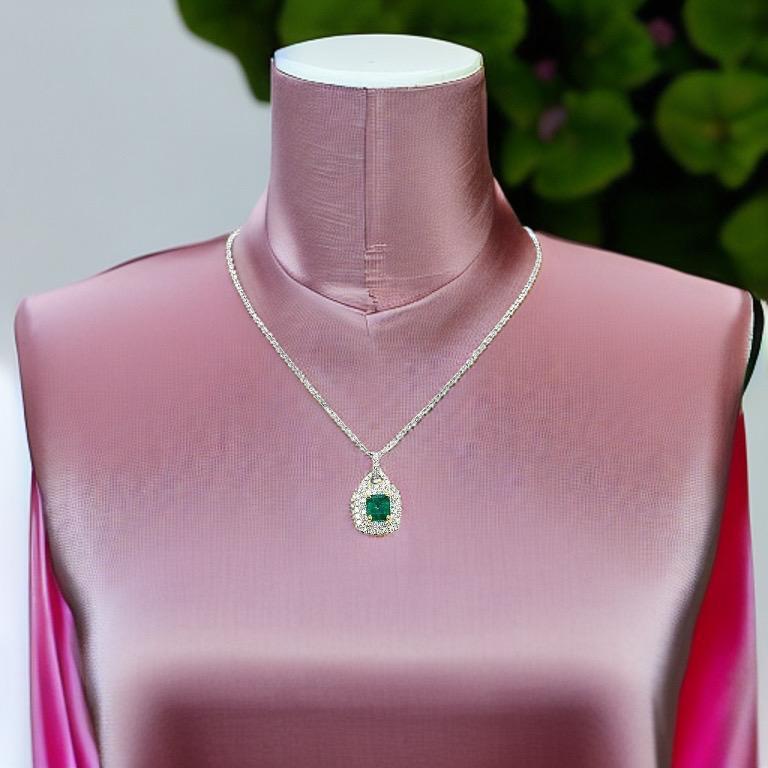 Pear Cut Diamond Emerald Necklace 18