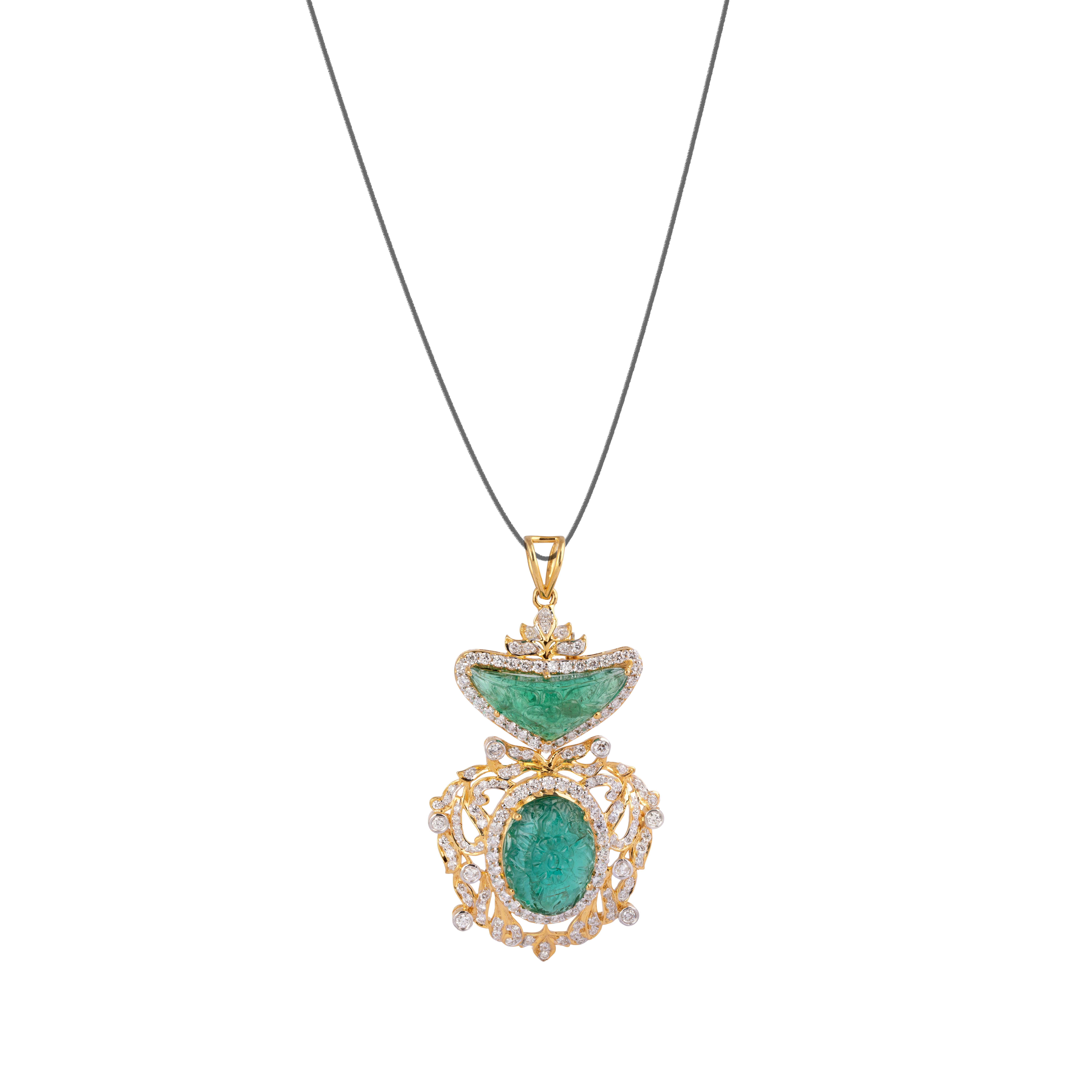 Women's Diamond Emerald Pendant in 18k gold  For Sale