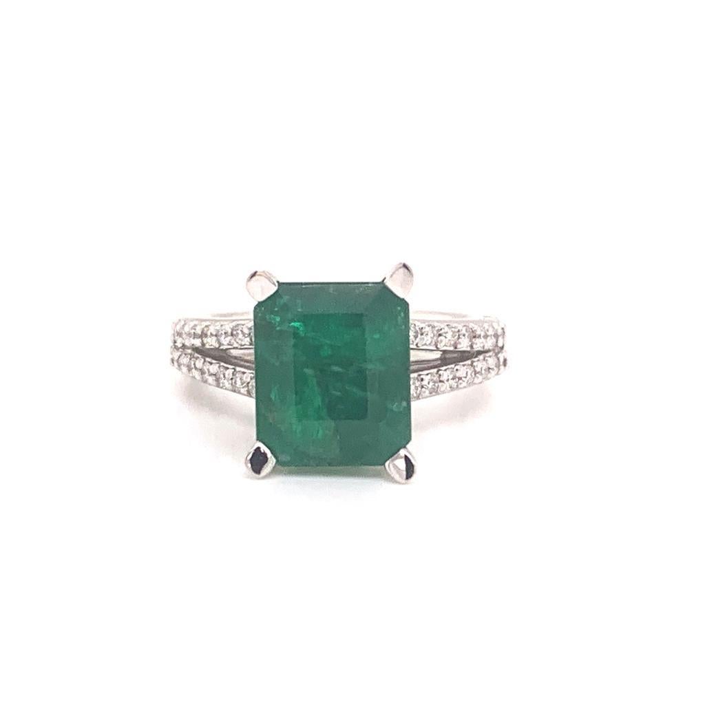 Diamond Emerald Platinum Ring 4.60 TCW Certified For Sale 1