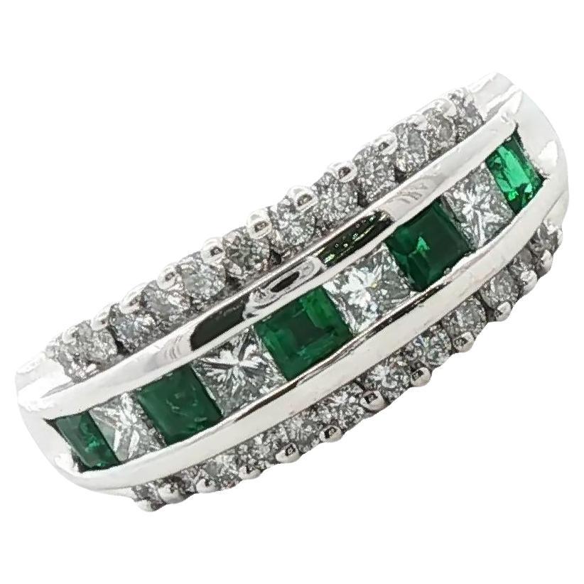 Diamond Emerald Platinum Wedding Anniversary Stacking Band Ring im Angebot