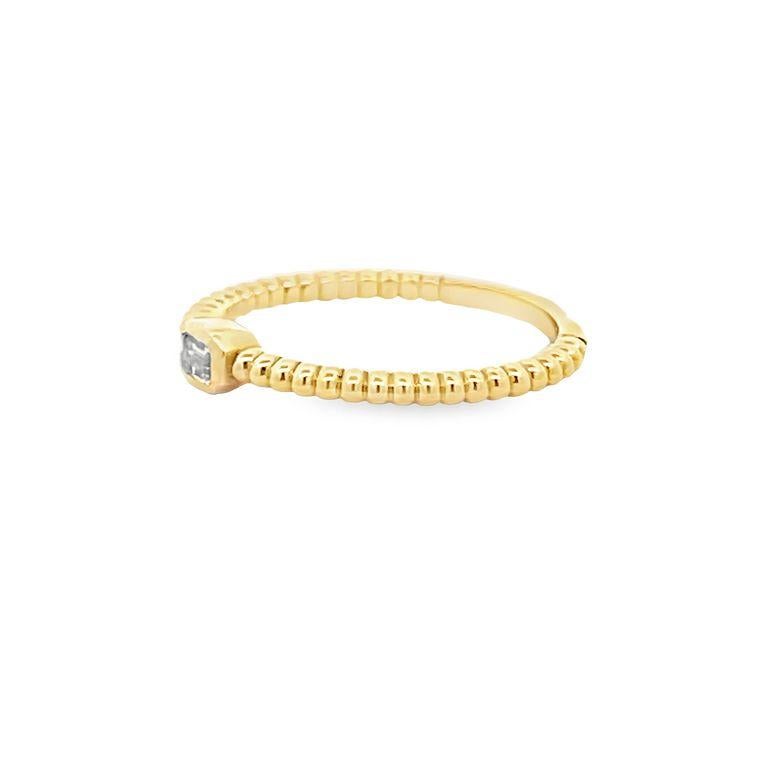 Modern Diamond Emerald Ring 0.10ct 14k in Yellow Gold G color VS clarity For Sale