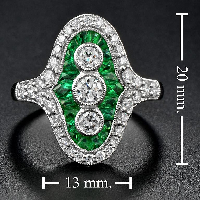 Diamant- und Smaragdring mit drei Steinen im französischen Schliff aus Platin950 im Angebot 2