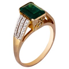 Diamond Emerald Ring in 18k gold 