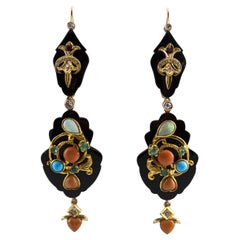 Boucles d'oreilles à levier en or jaune avec diamants, émeraudes, rubis, opales, turquoises, corail et onyx