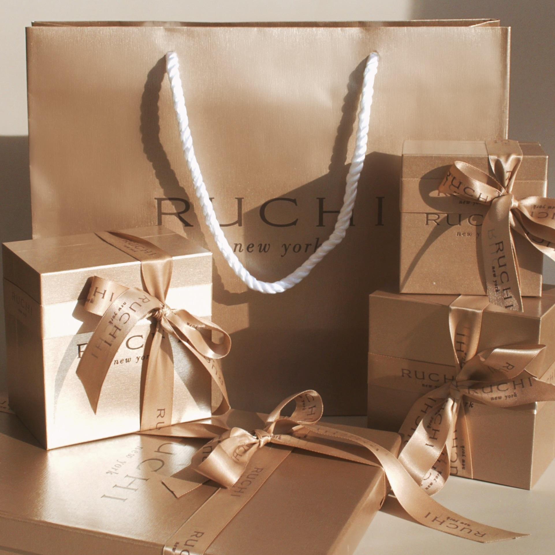 Taglio misto RUCHI Orecchini pendenti in oro bianco con zaffiro blu, smeraldo e diamante in vendita