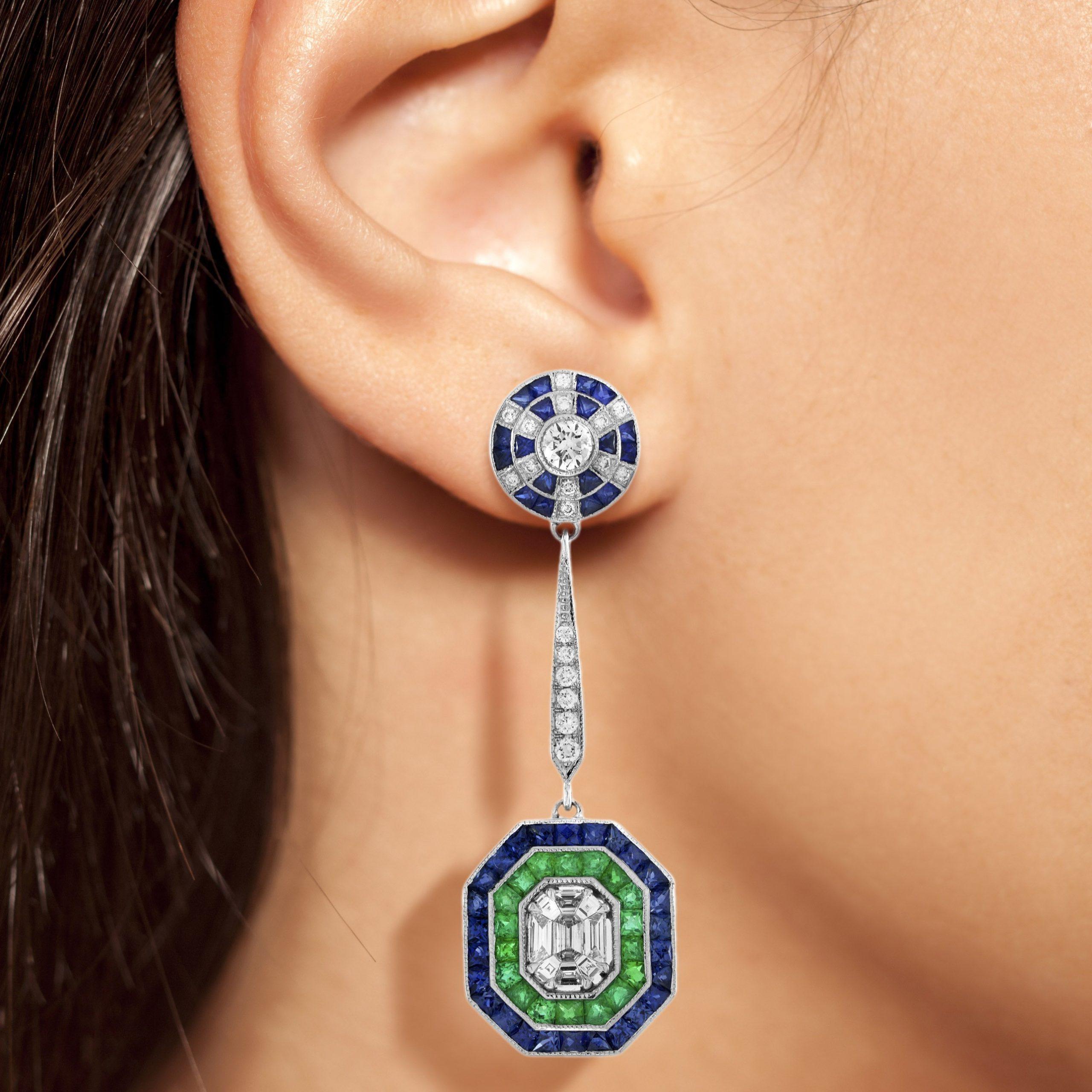 Boucles d'oreilles pendantes en or blanc avec diamants et saphirs fantaisie Halo de style Art Déco Neuf - En vente à Oakton, VA