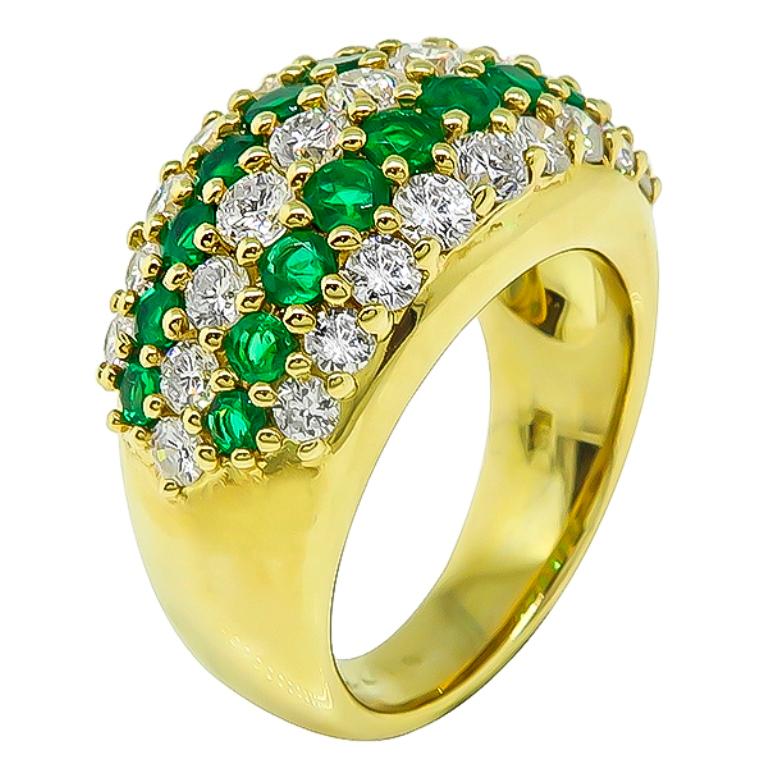 Diamond Emerald Yellow Gold Cluster Ring In Good Condition In New York, NY